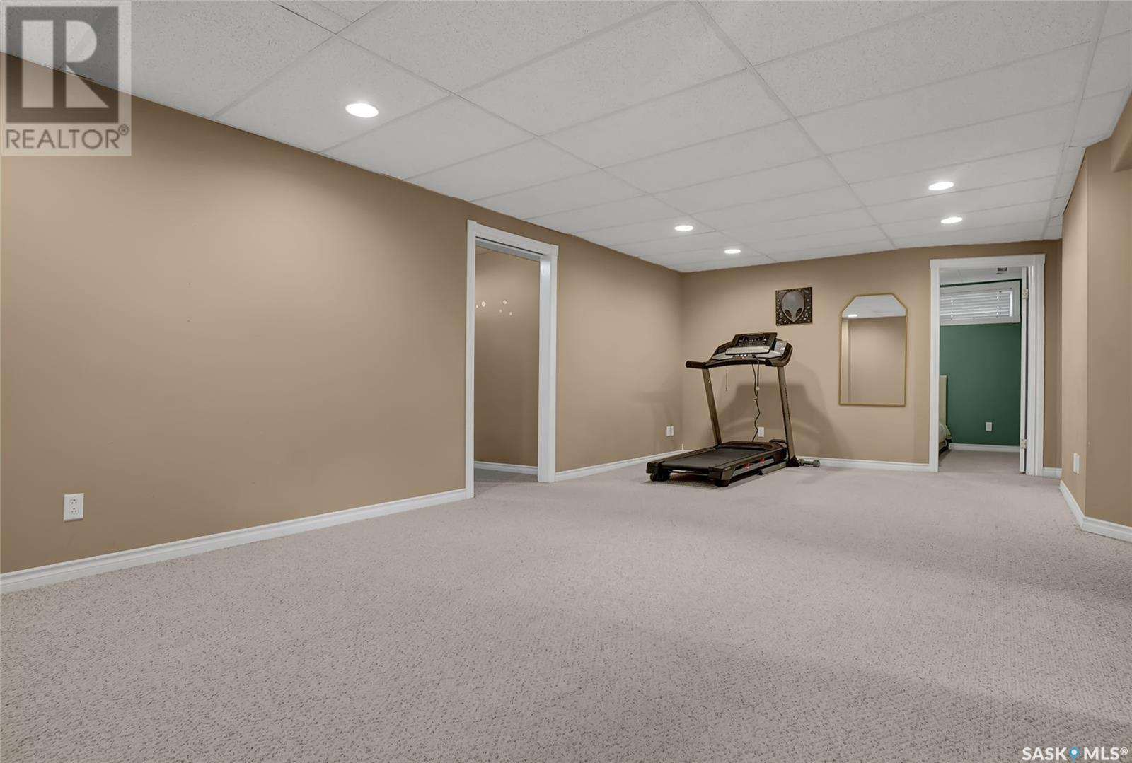 Single Family House 2 Level for Sale in  Deiter BAY Regina 
