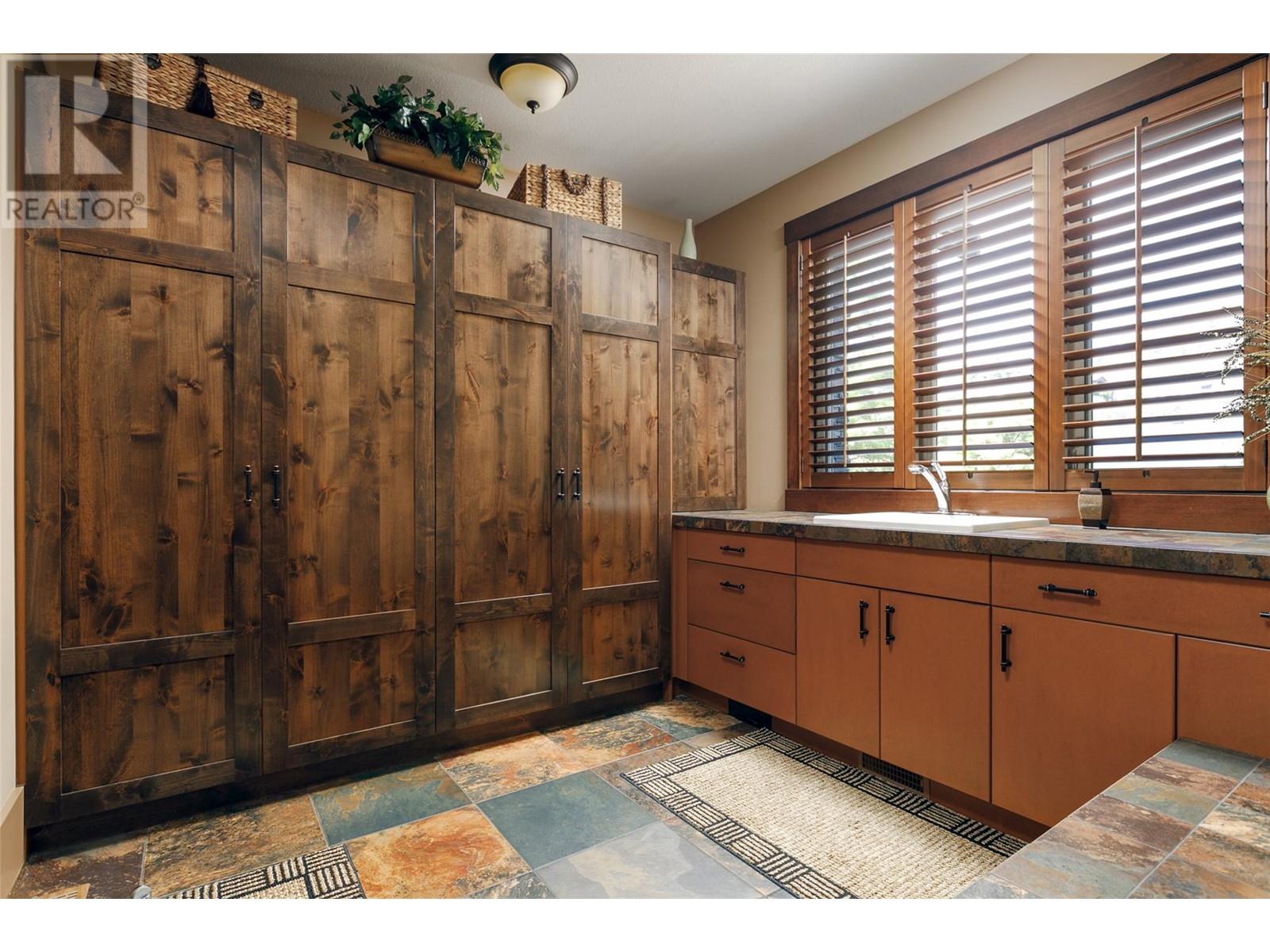 1528 Vineyard Drive, West Kelowna