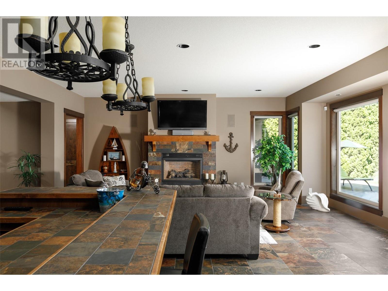 1528 Vineyard Drive, West Kelowna