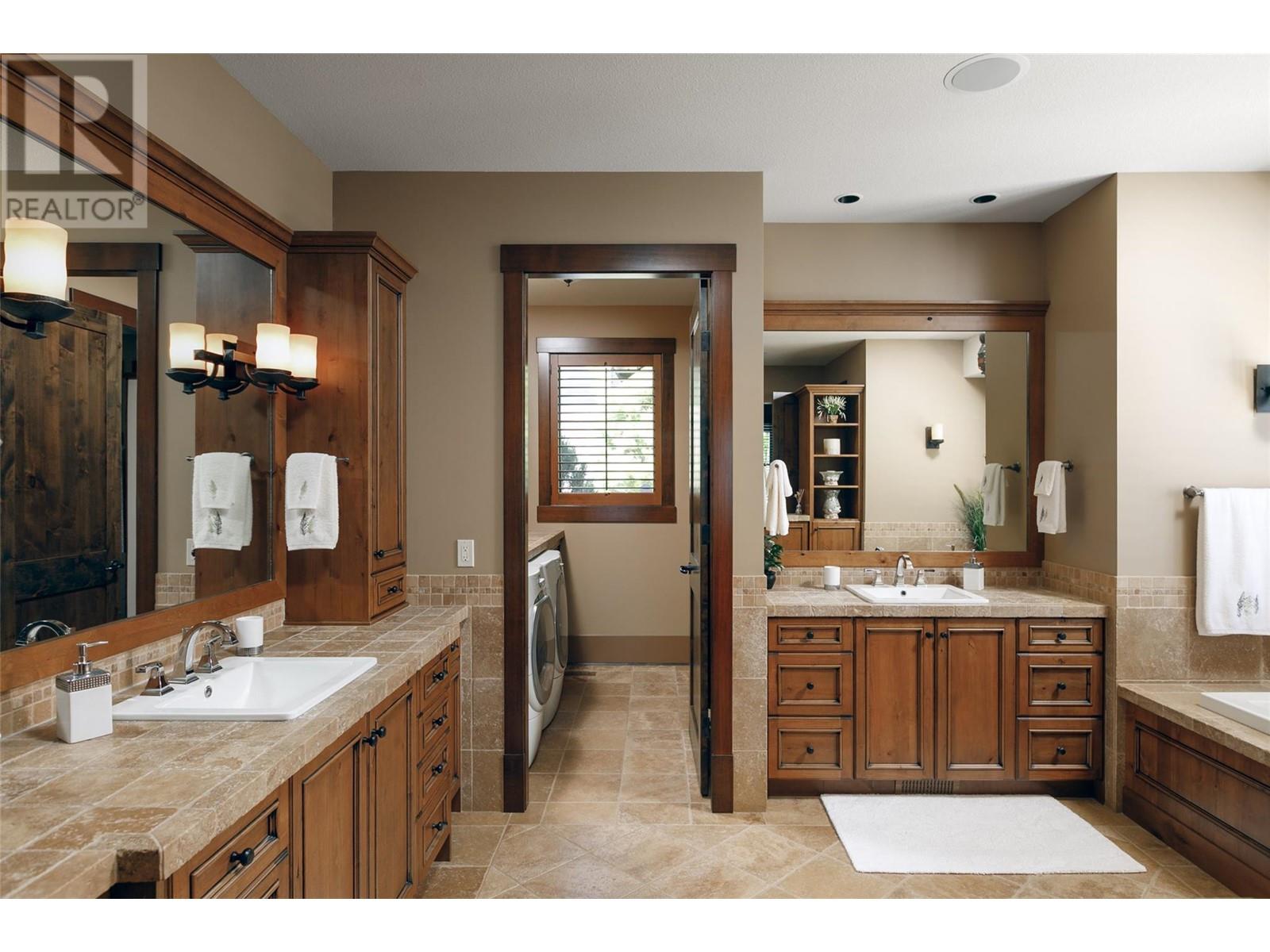  1528 Vineyard Drive, West Kelowna