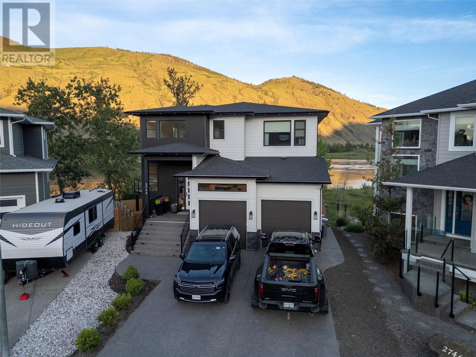 Photo 11 of 2744 Beachmount Crescent, Kamloops BC