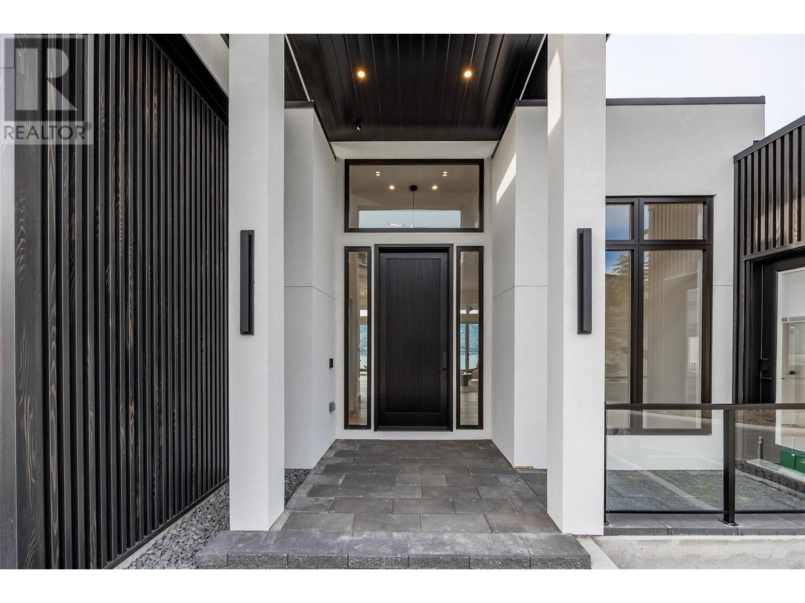  1435 Vineyard Drive, West Kelowna