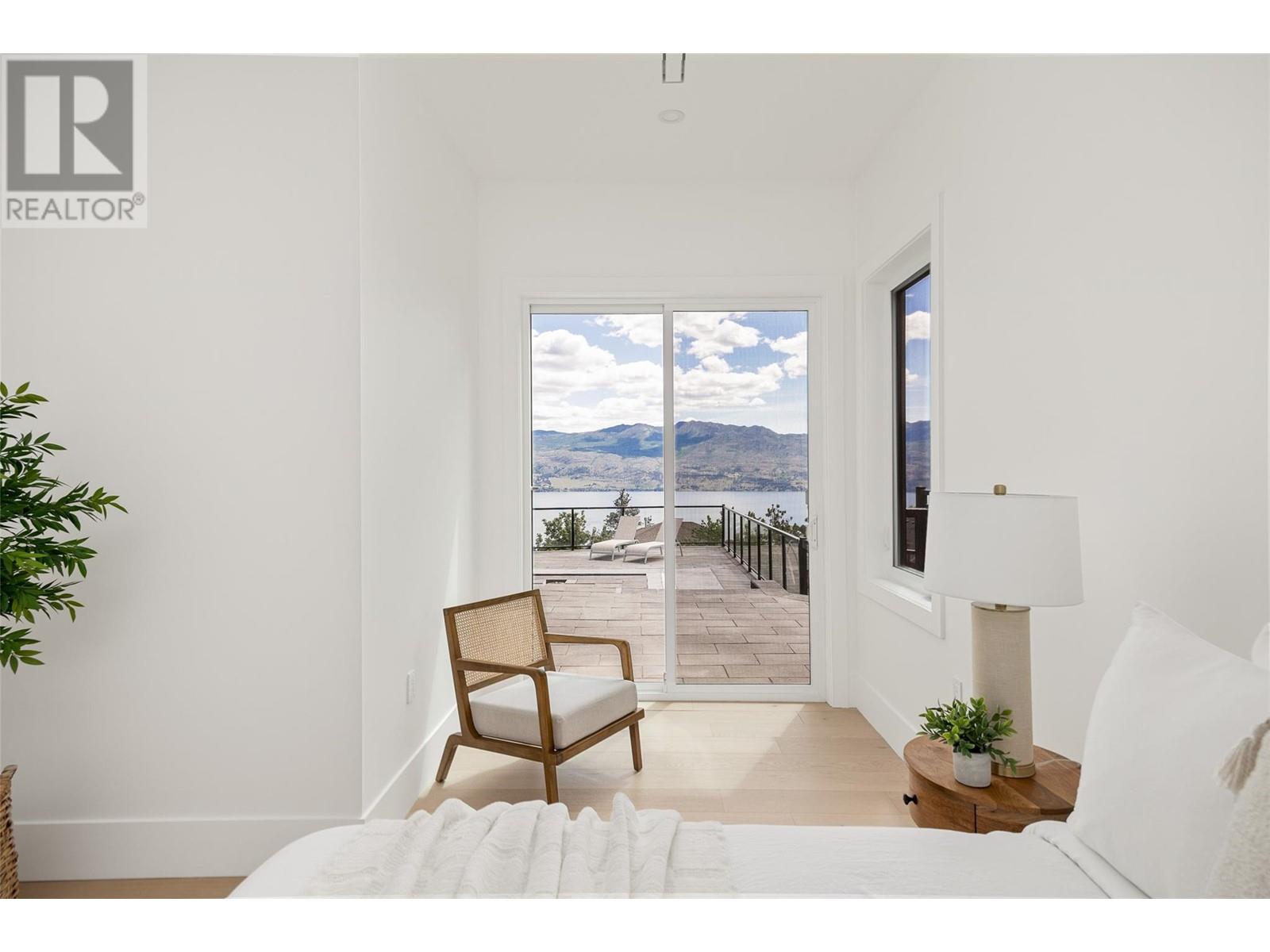  1435 Vineyard Drive, West Kelowna