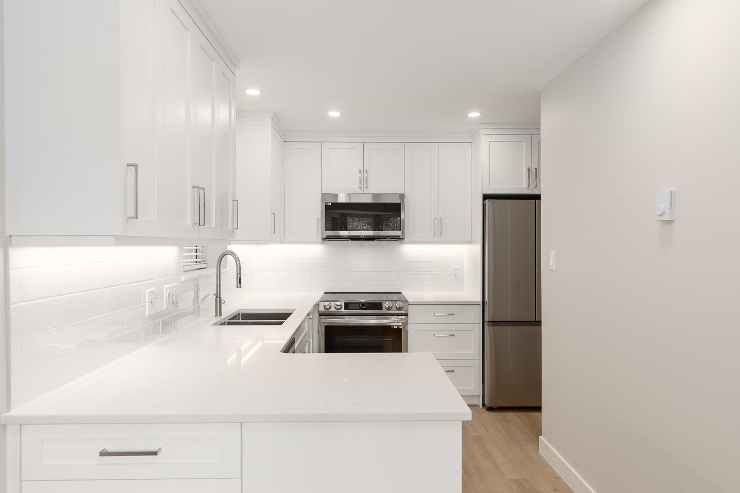 Photo 11 of 46 6537 138 Street, Surrey BC