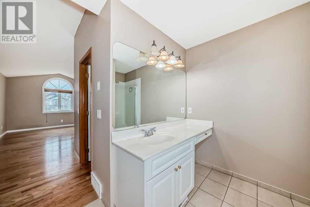 Single Family House for Sale in  Douglasview Rise SE Douglasdale/Glen Calgary 