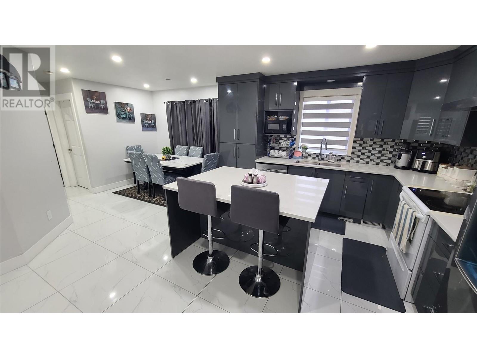  260 WILLOWS Place, Oliver