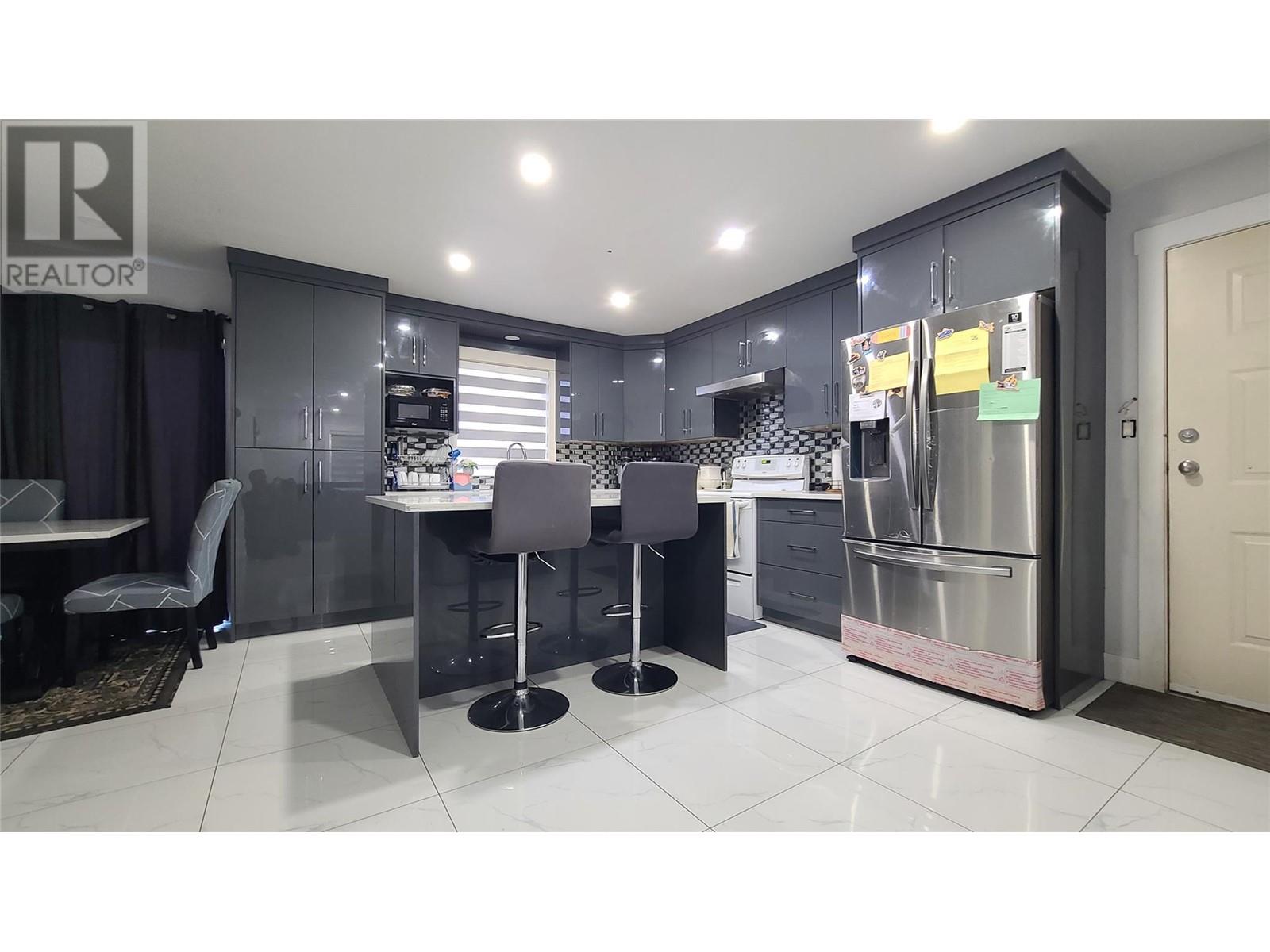 260 WILLOWS Place, Oliver