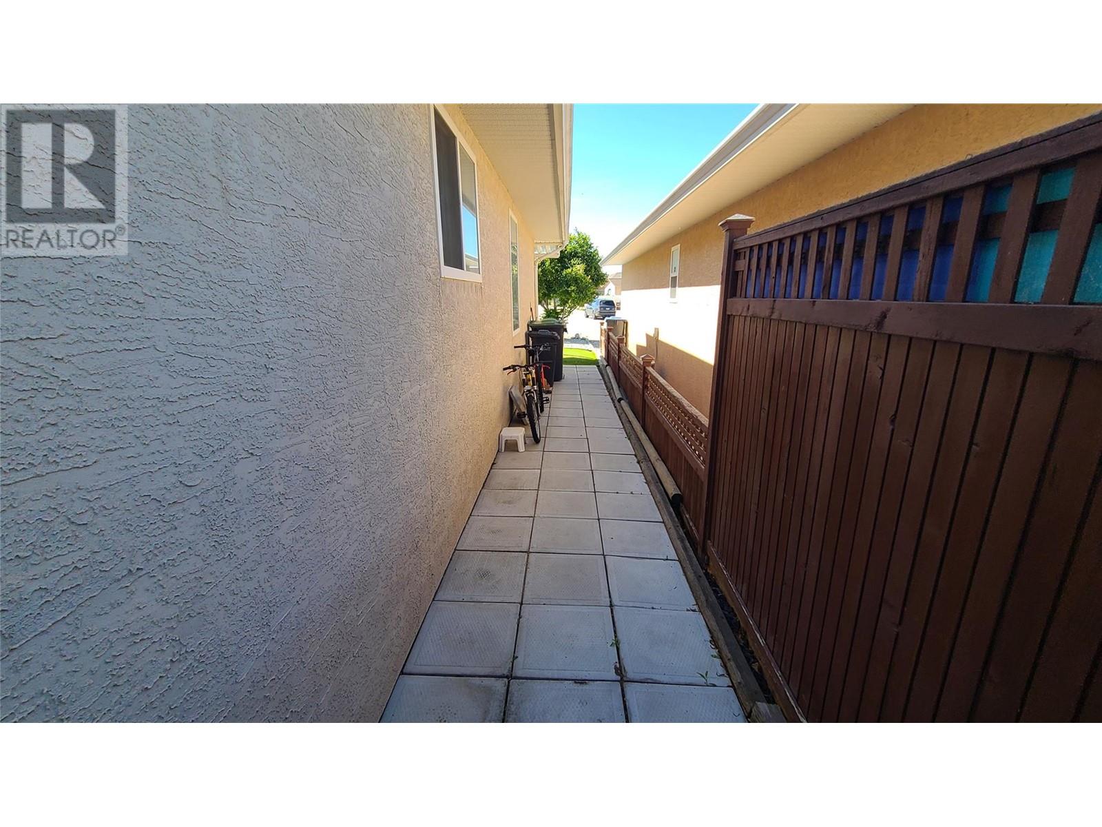 260 WILLOWS Place, Oliver