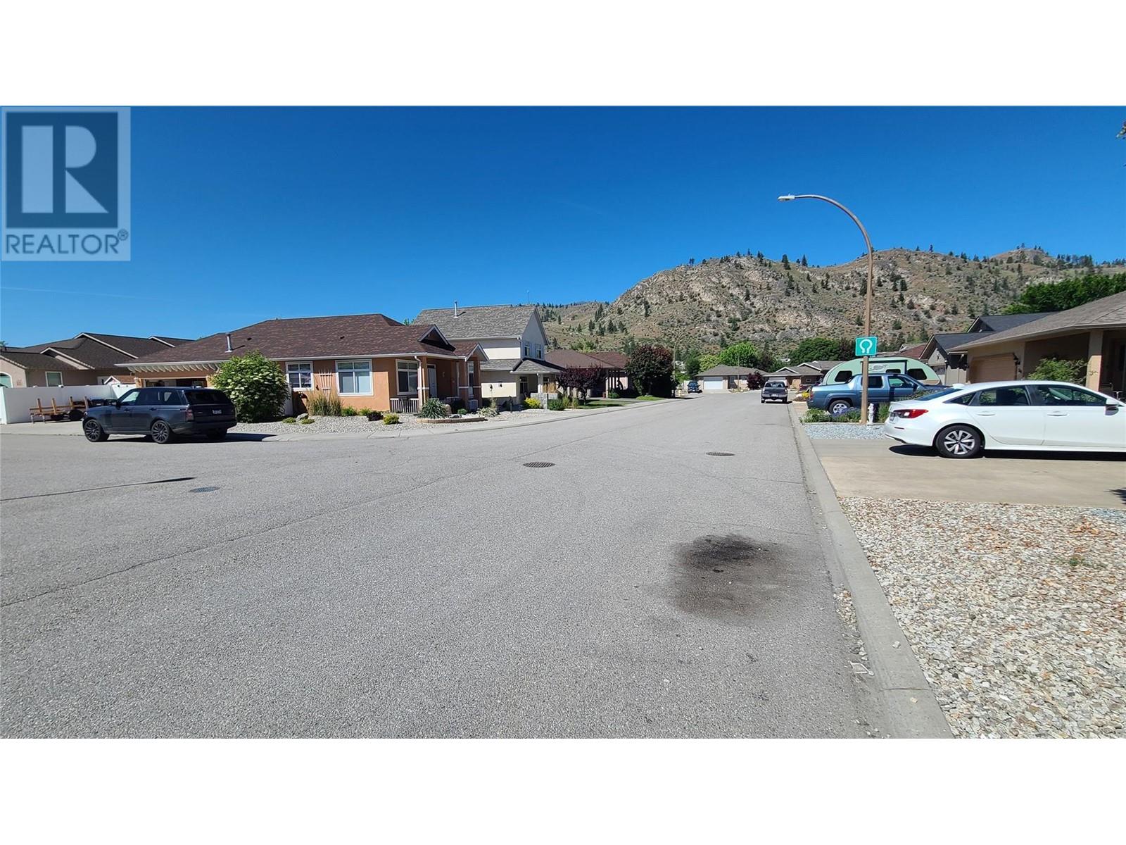 260 WILLOWS Place, Oliver