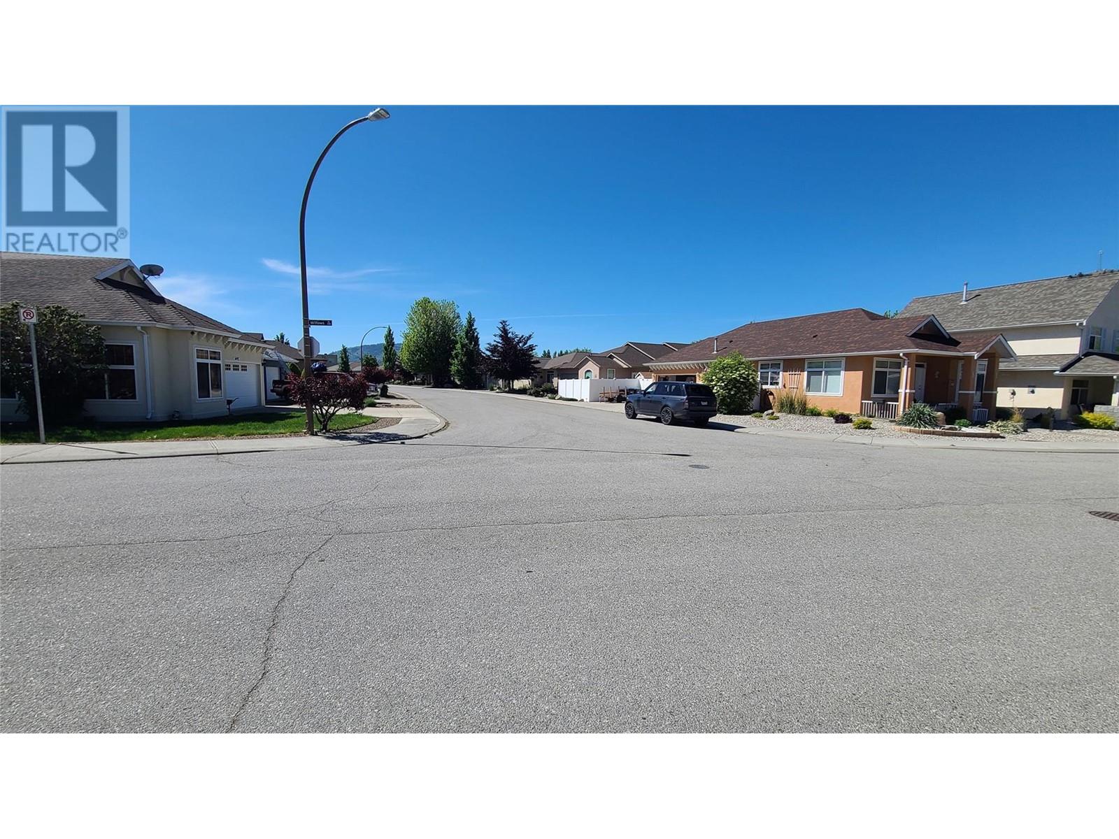 260 WILLOWS Place, Oliver