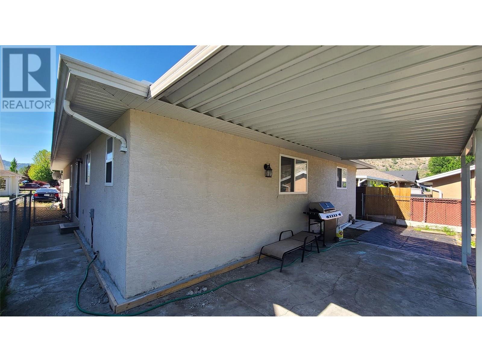 260 WILLOWS Place, Oliver