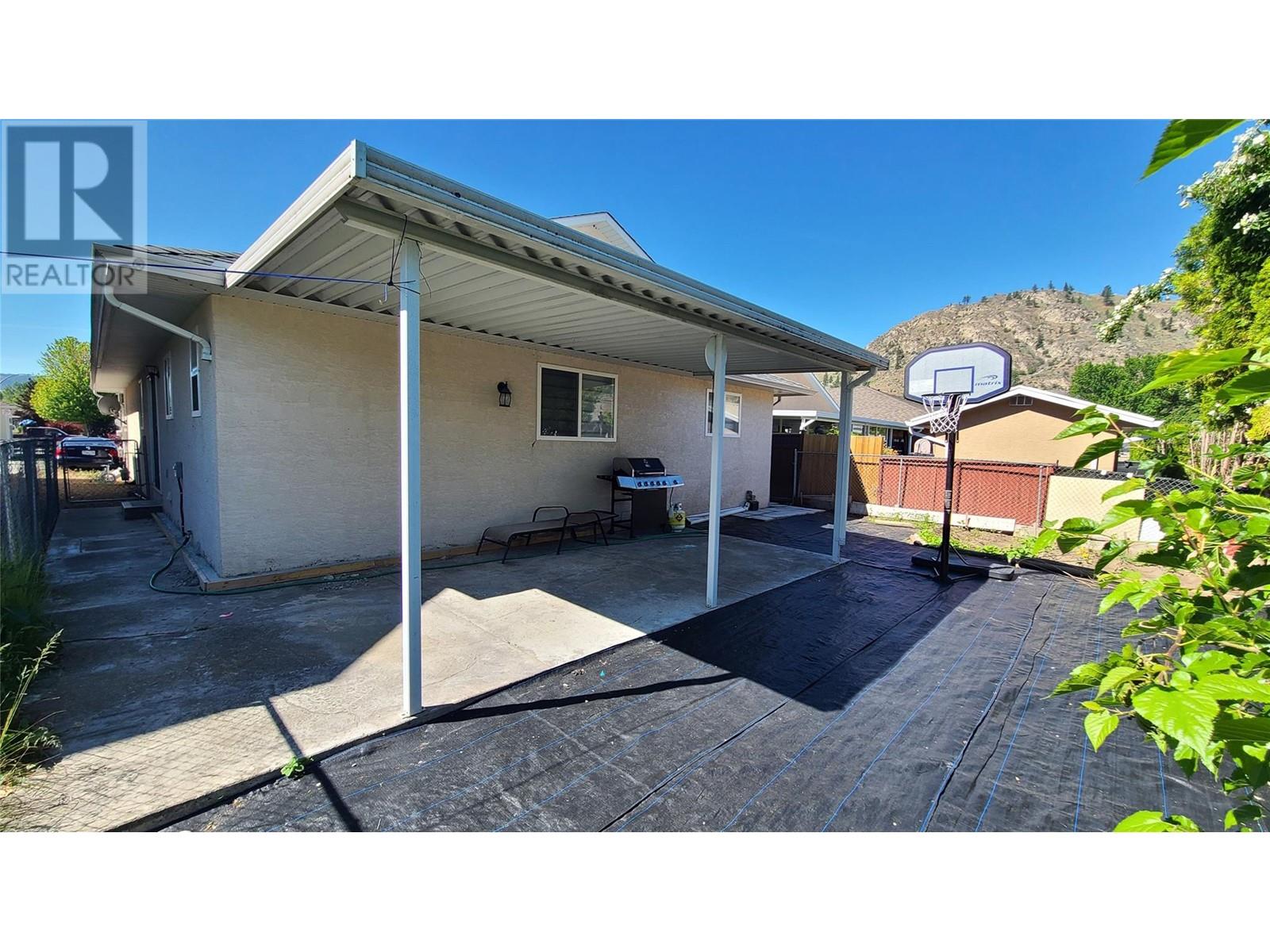 260 WILLOWS Place, Oliver