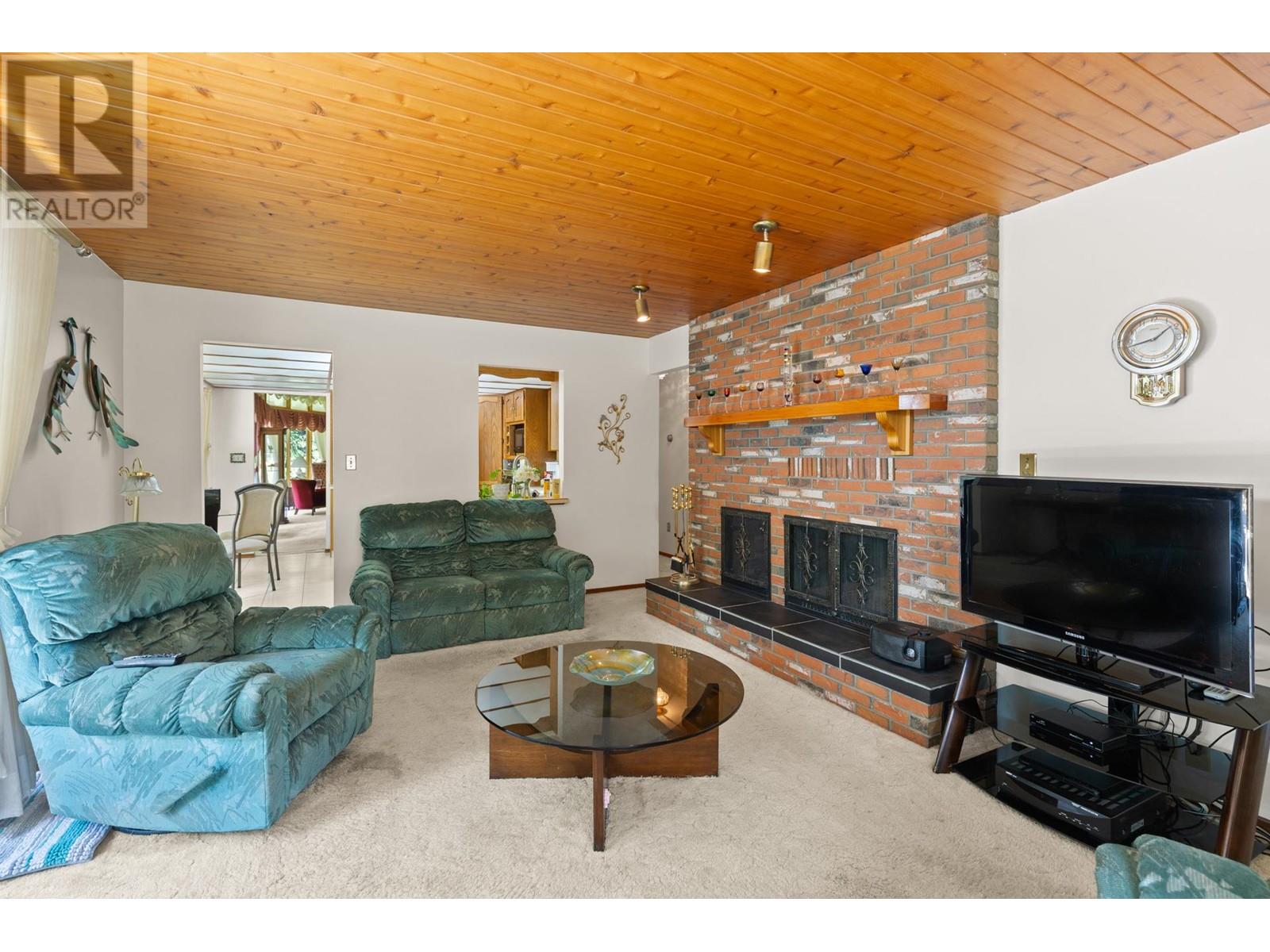  6210 50 Street Northeast, Salmon Arm