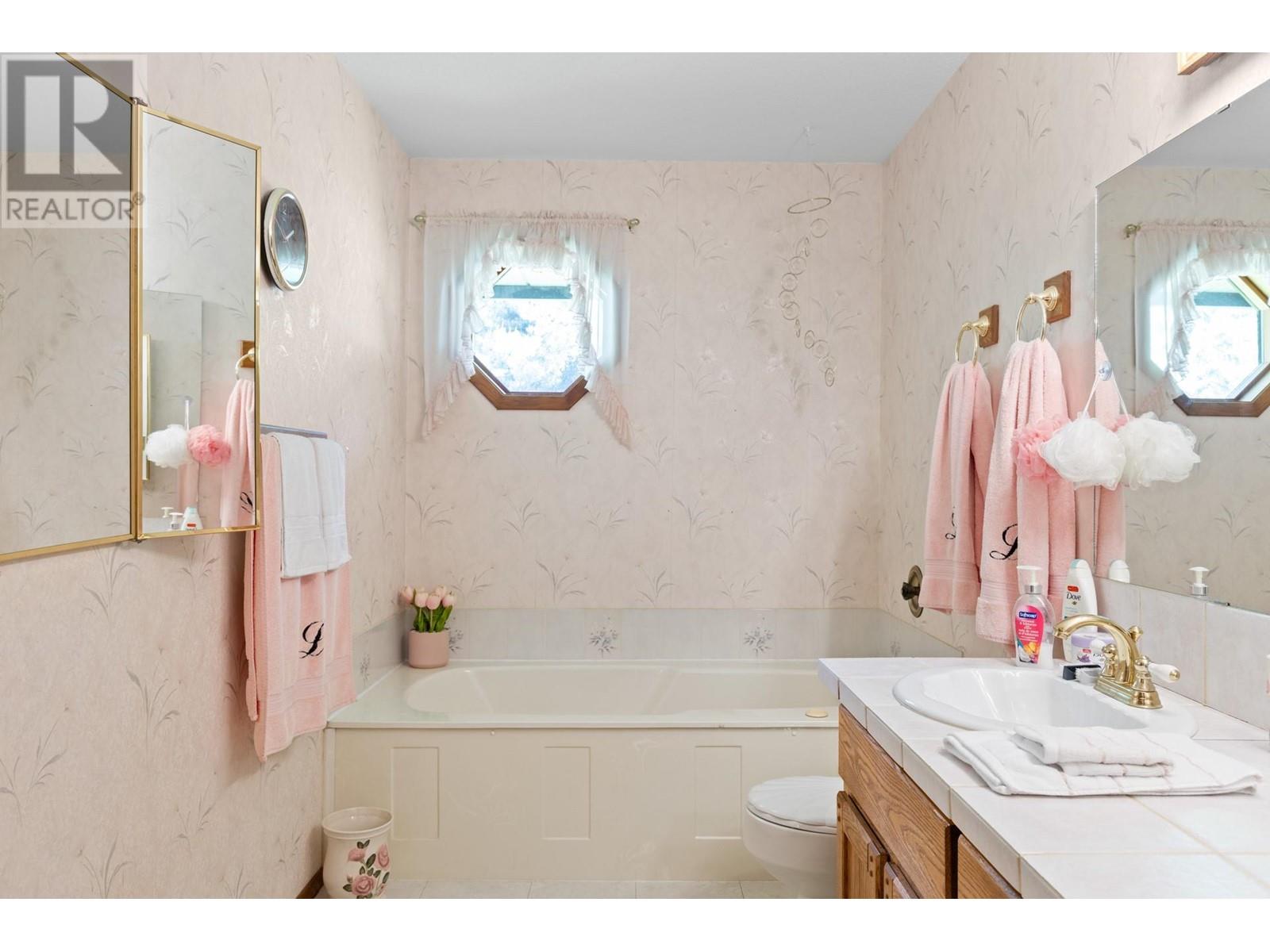  6210 50 Street Northeast, Salmon Arm