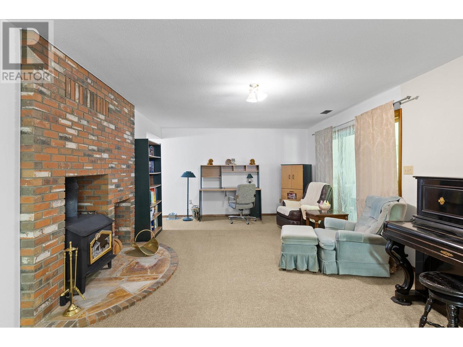  6210 50 Street Northeast, Salmon Arm