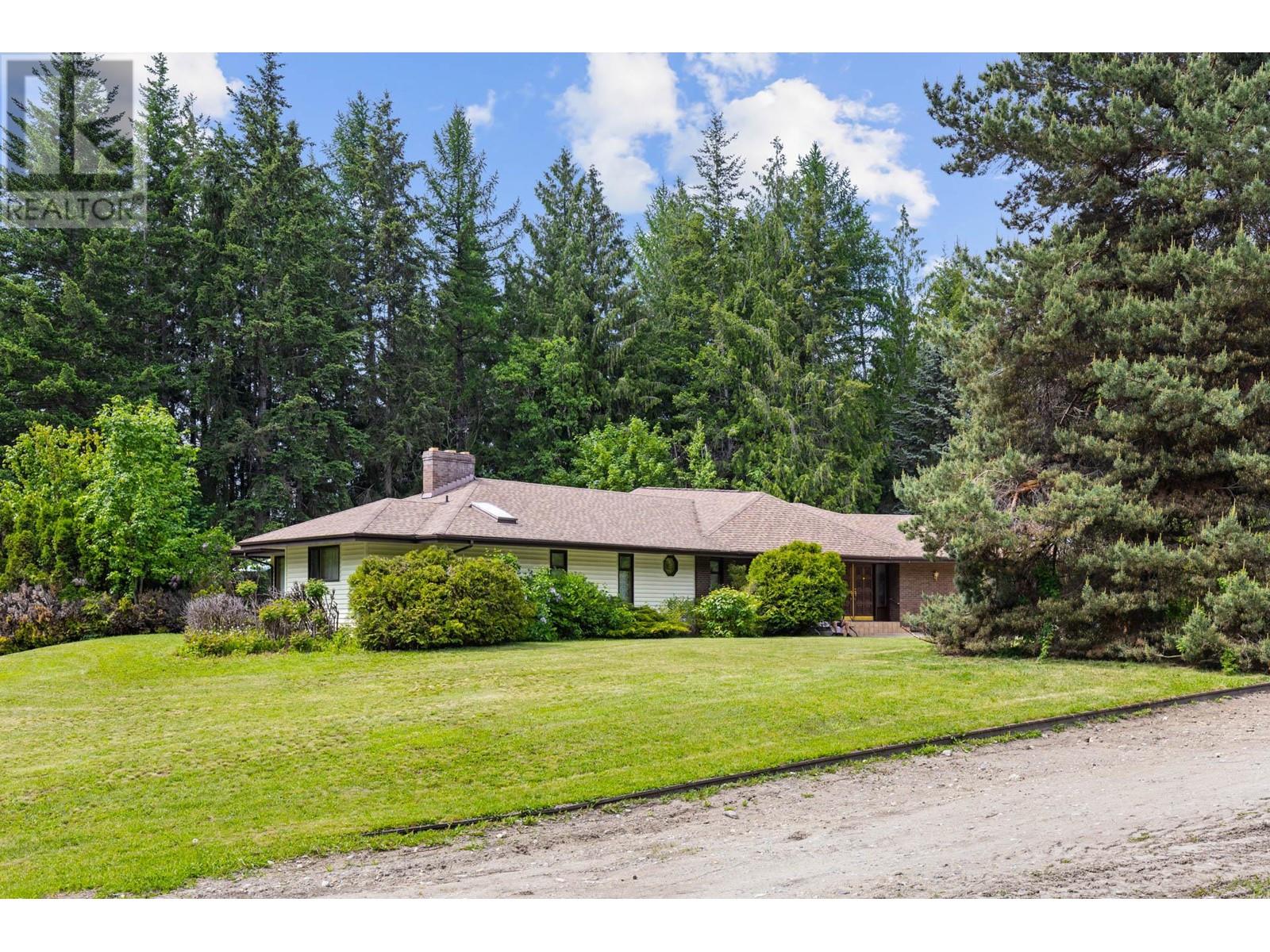  6210 50 Street Northeast, Salmon Arm