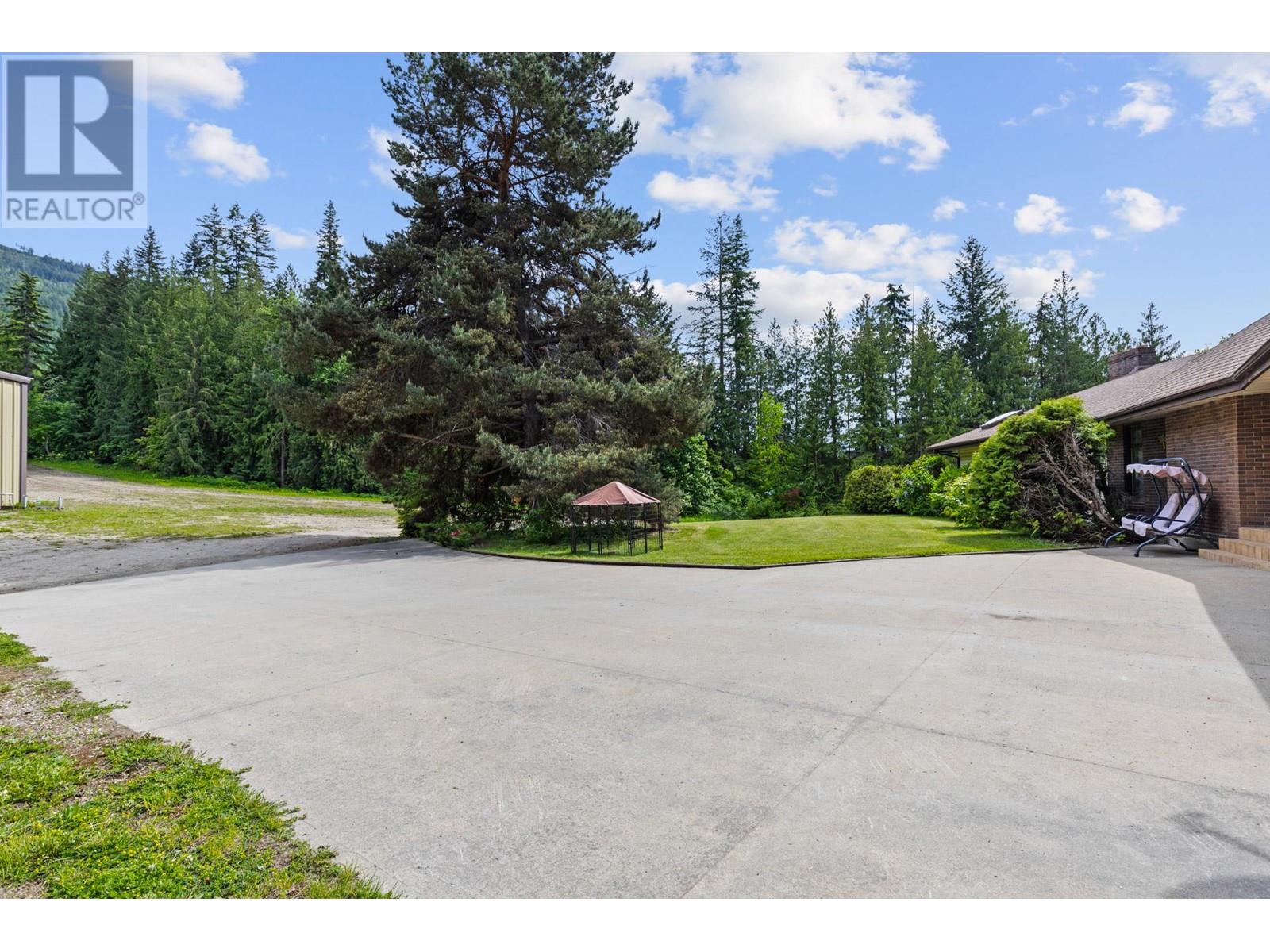  6210 50 Street Northeast, Salmon Arm