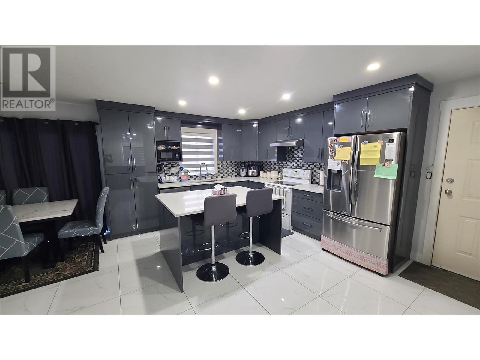 260 WILLOWS Place, Oliver