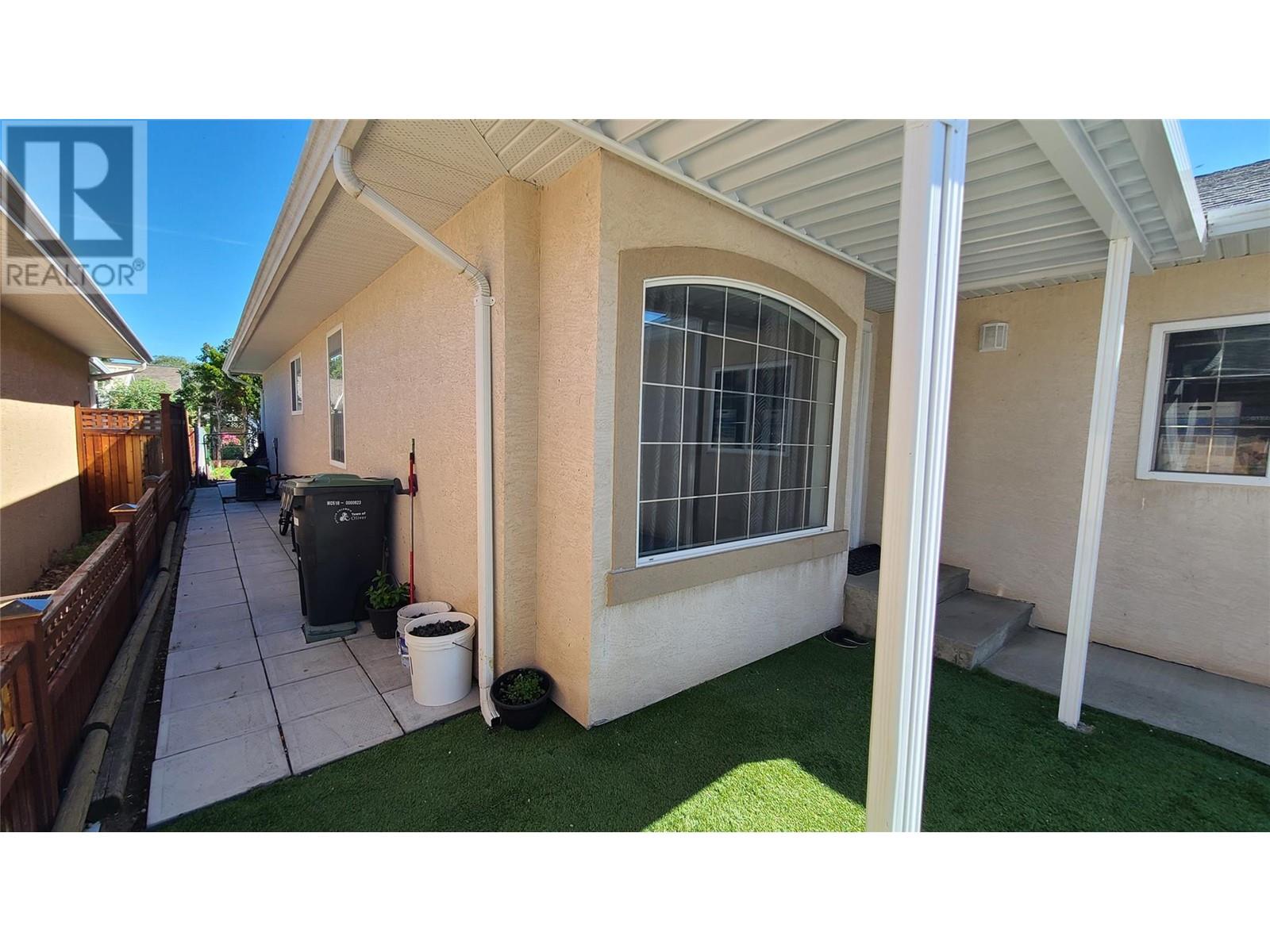 260 WILLOWS Place, Oliver