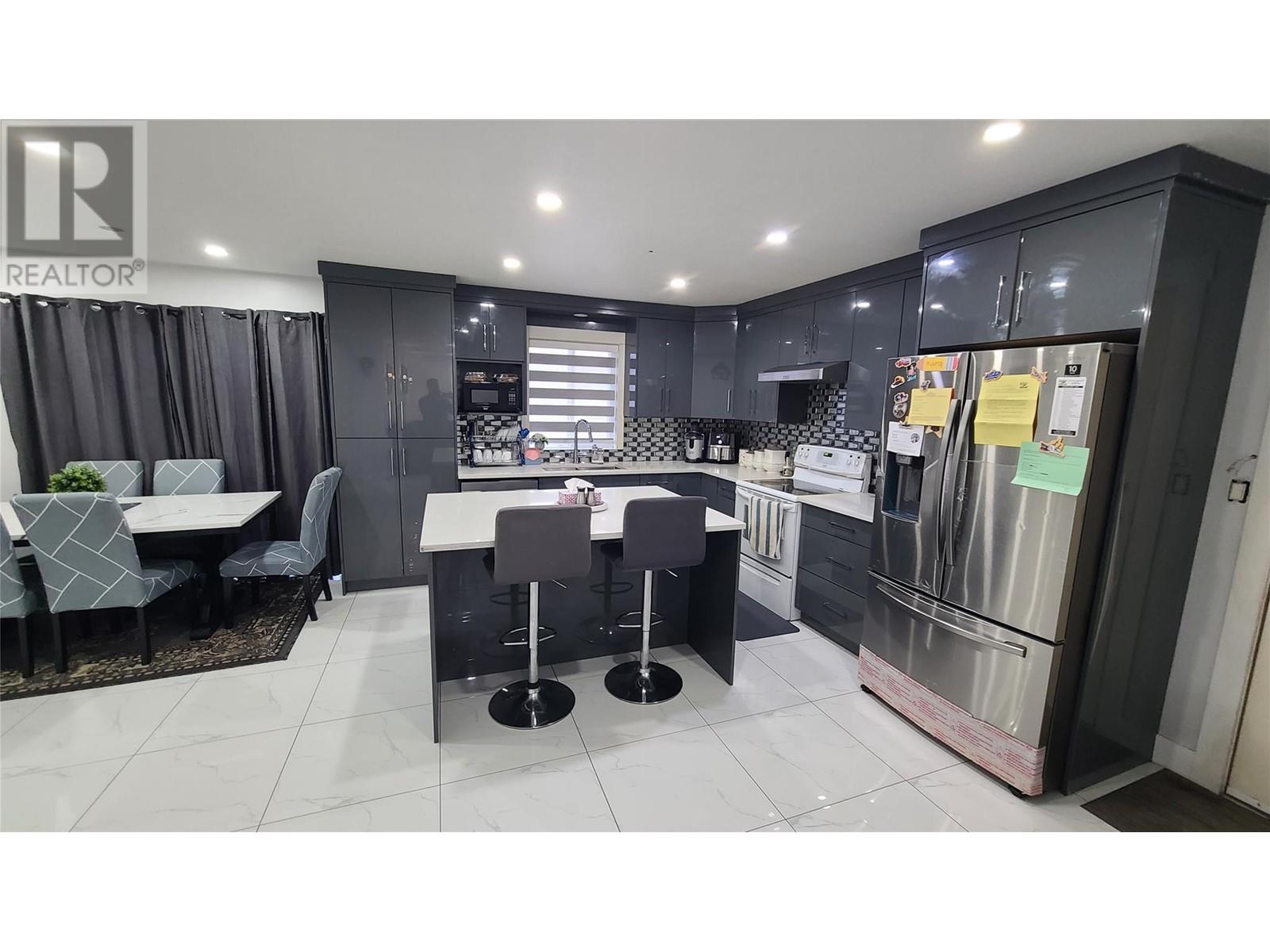 260 WILLOWS Place, Oliver