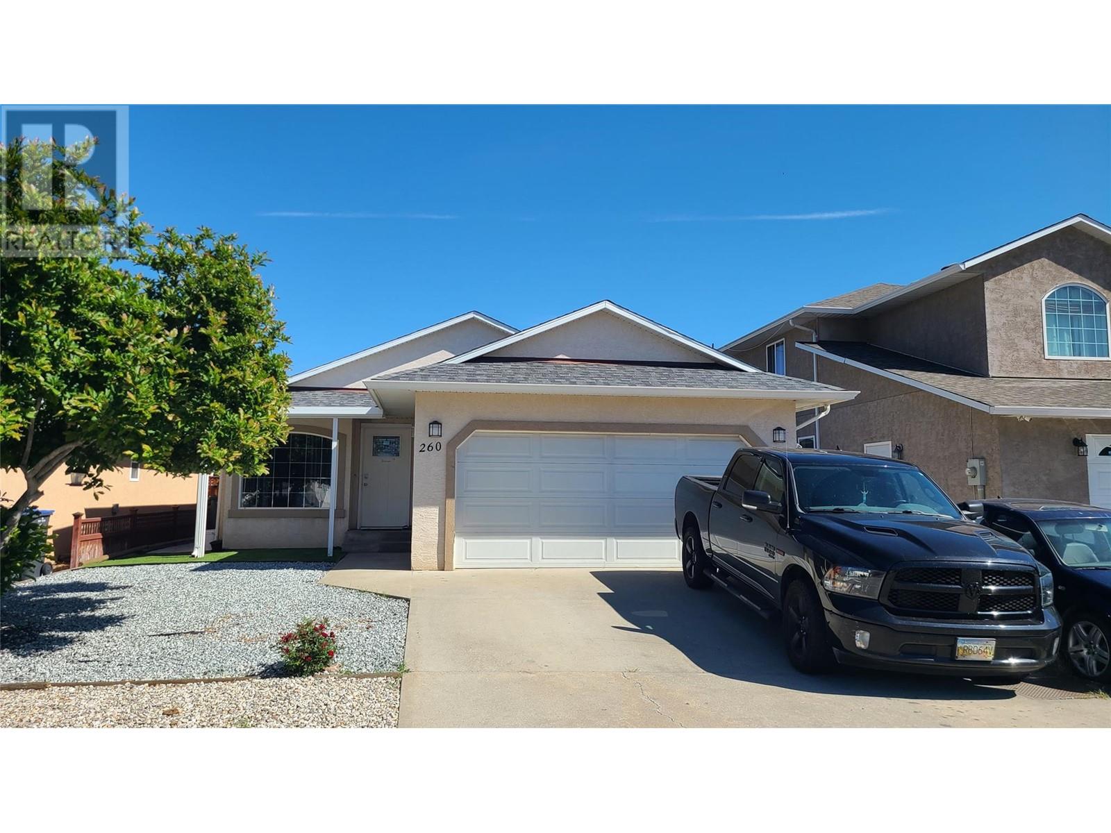 260 WILLOWS Place, Oliver