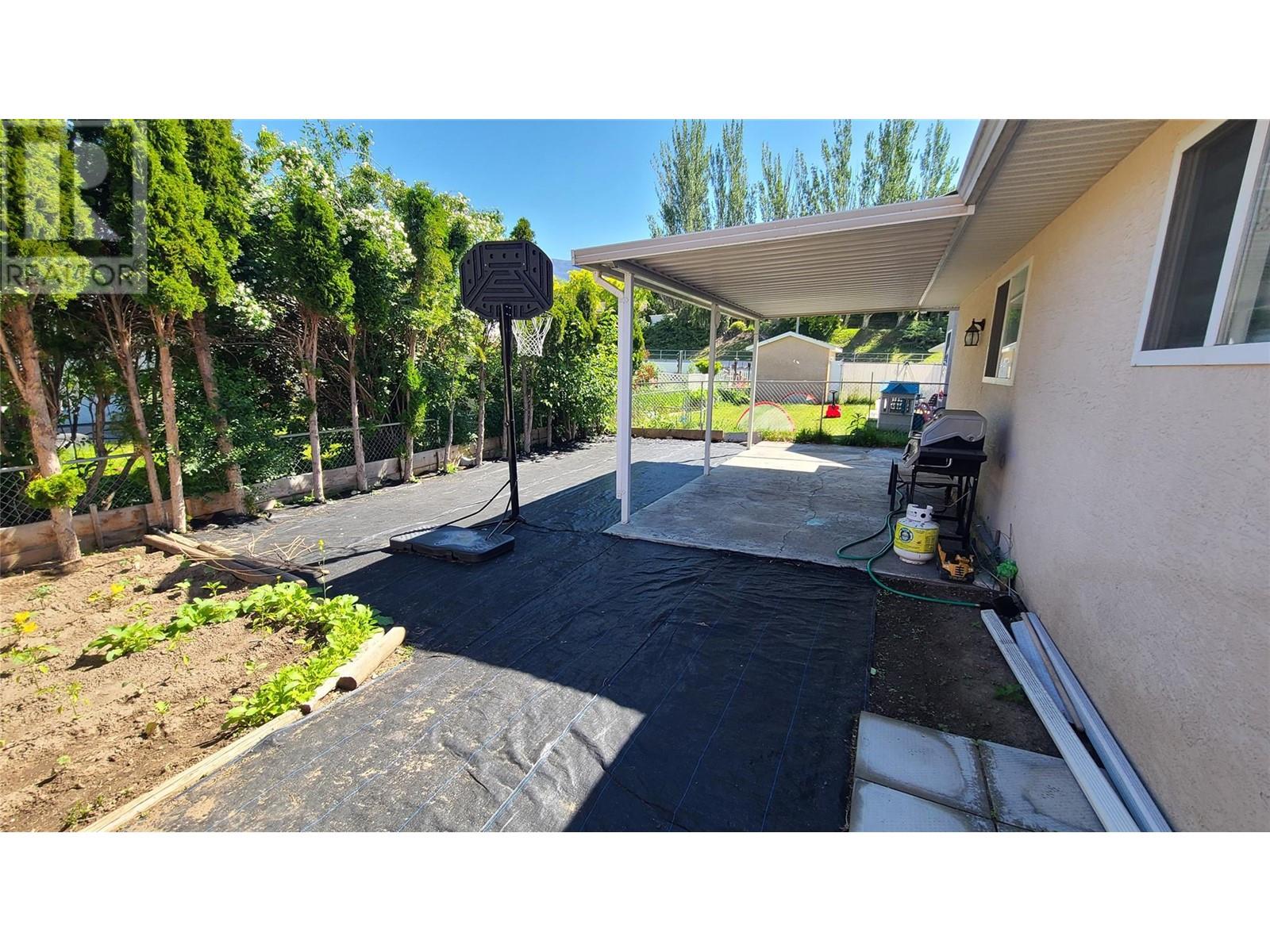 260 WILLOWS Place, Oliver