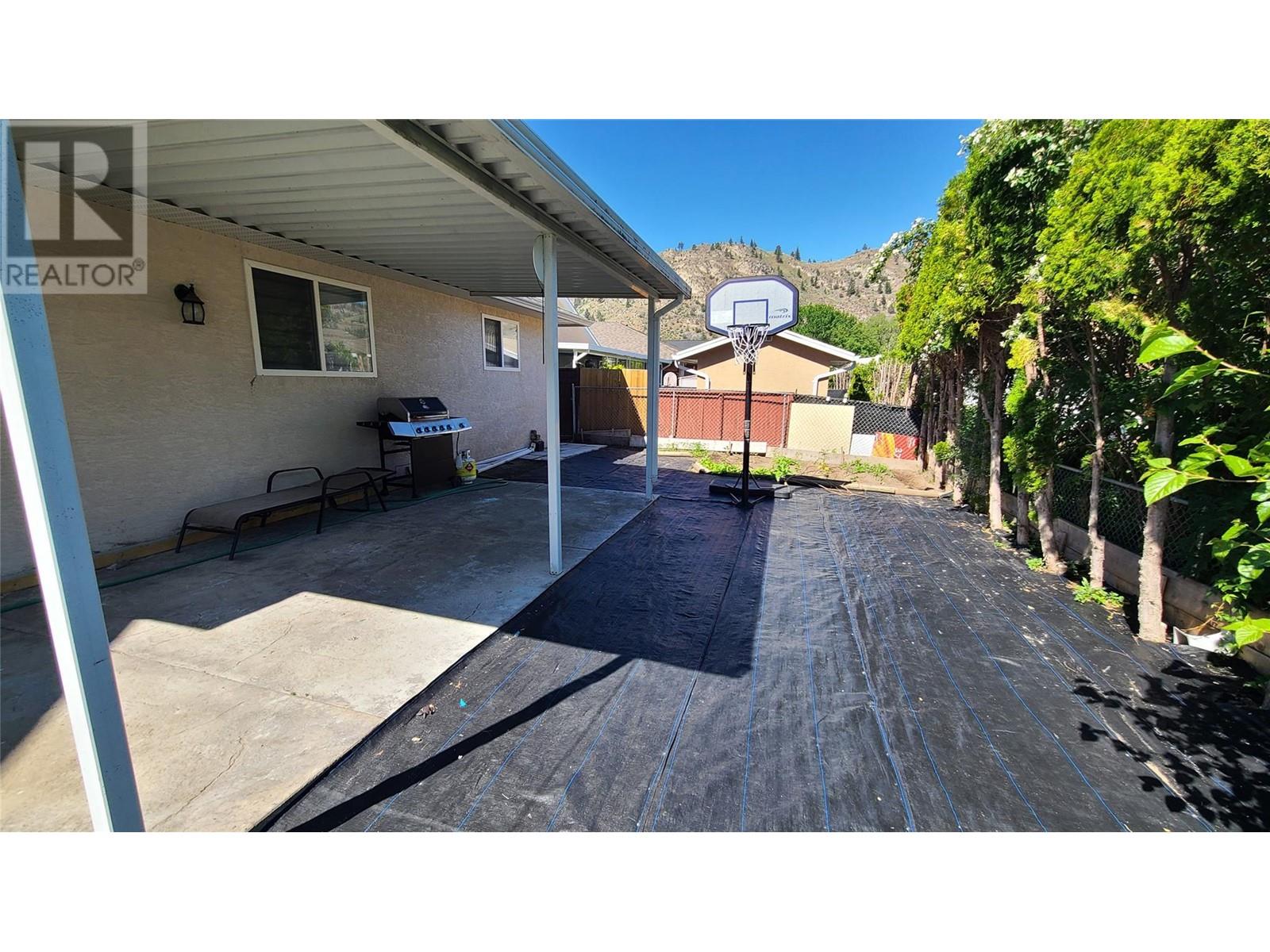 260 WILLOWS Place, Oliver