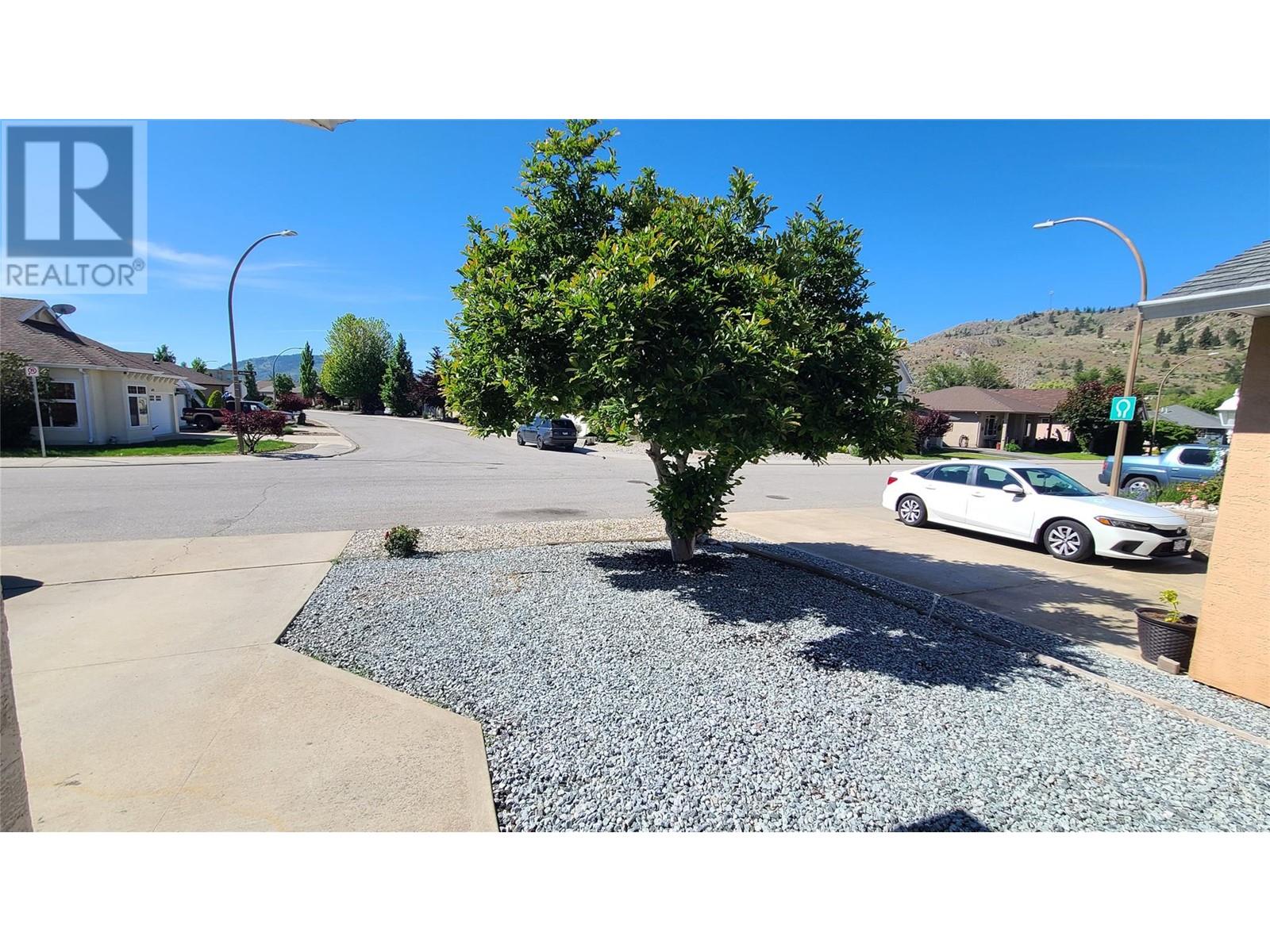 260 WILLOWS Place, Oliver