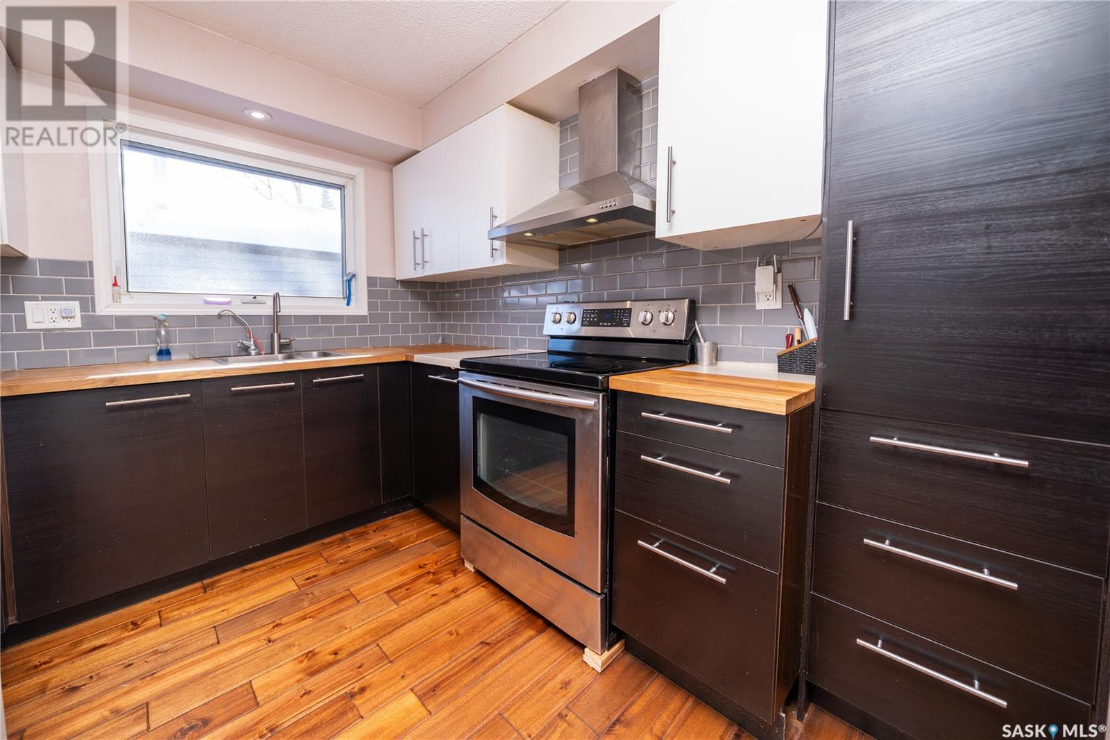 Photo 5 of 1405 Macpherson Avenue, Regina SK