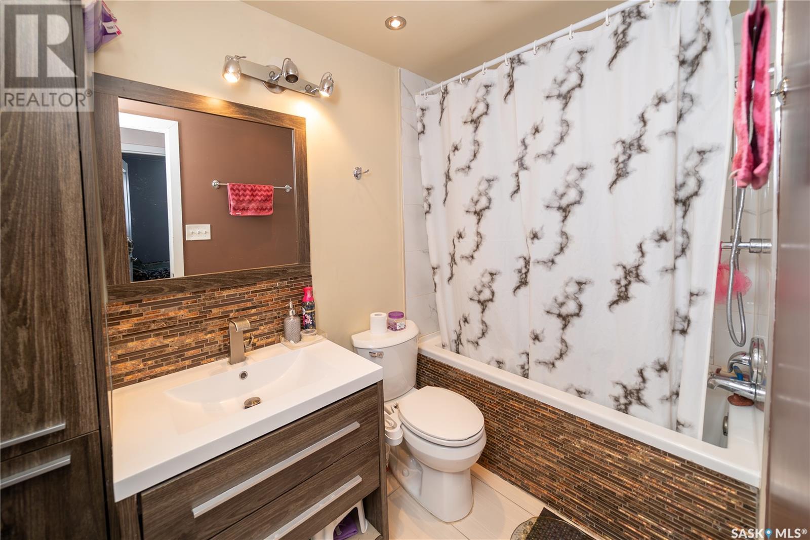 Photo 8 of 1405 Macpherson Avenue, Regina SK