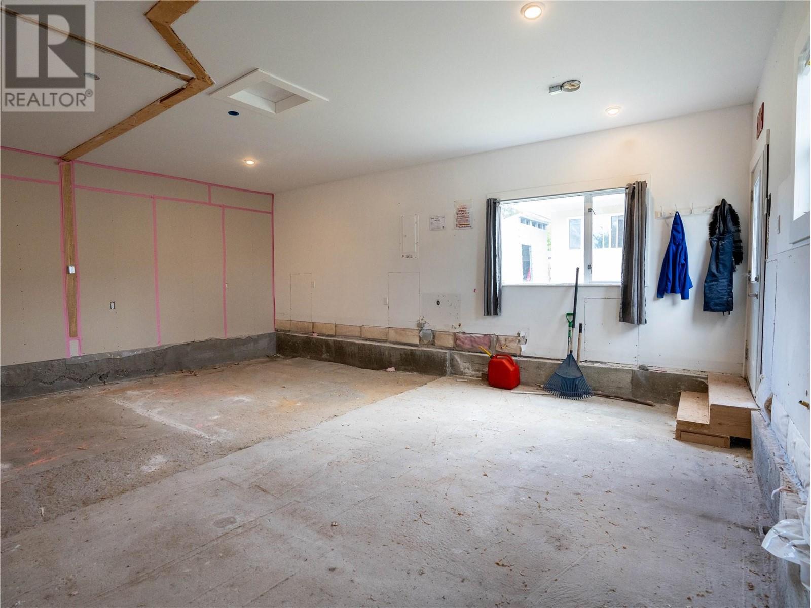  989 Kilwinning Street, Penticton