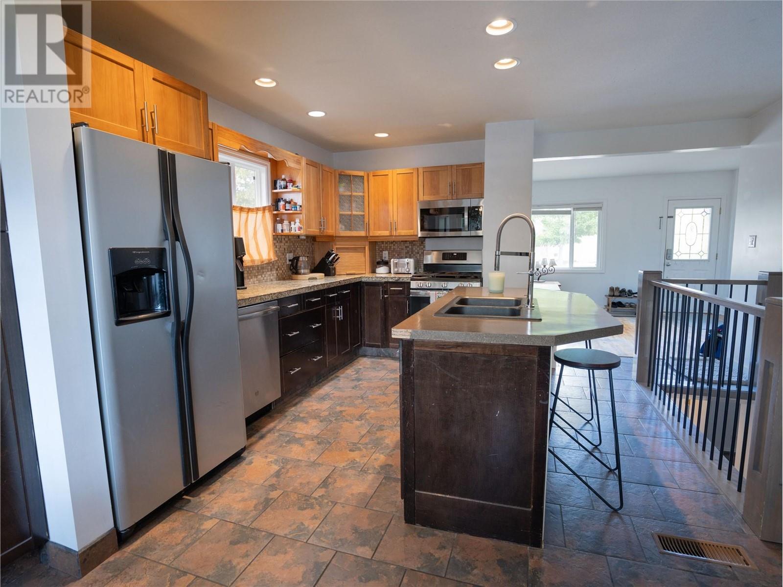  989 Kilwinning Street, Penticton