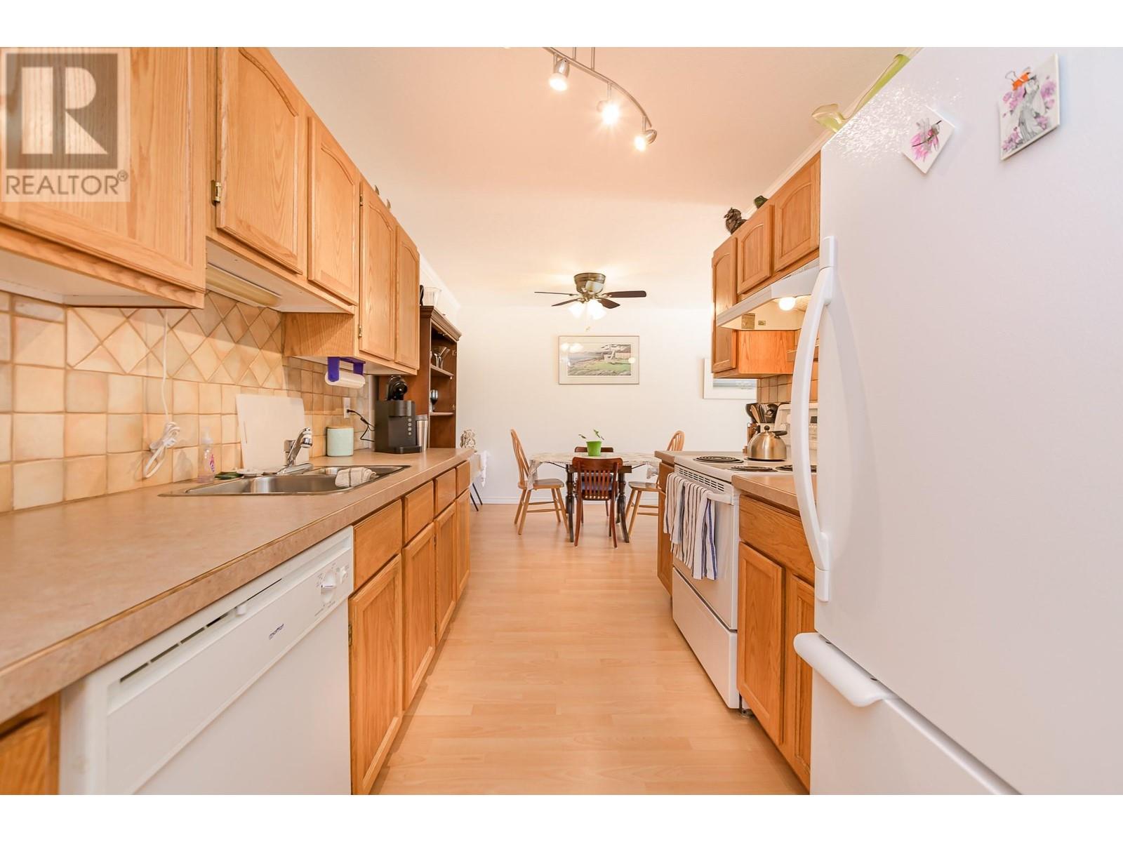 214 211 Kildonan Avenue, Enderby