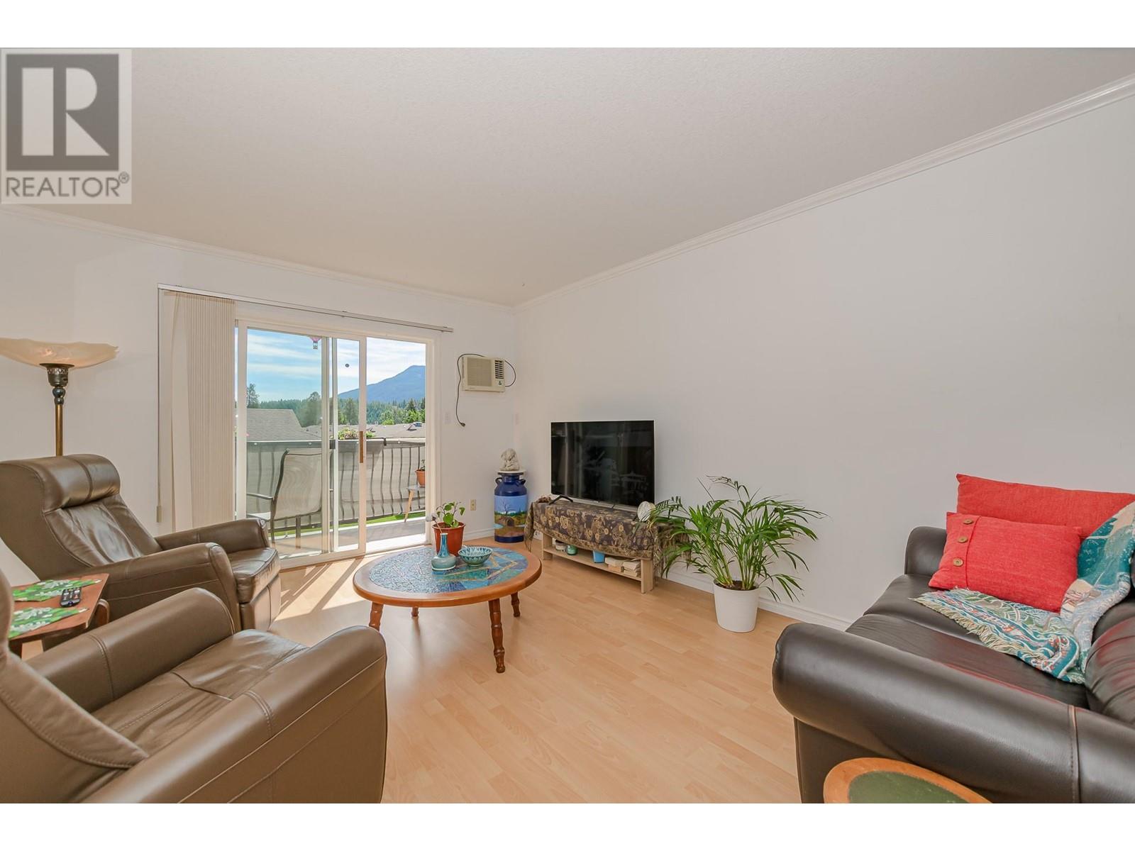 214 211 Kildonan Avenue, Enderby