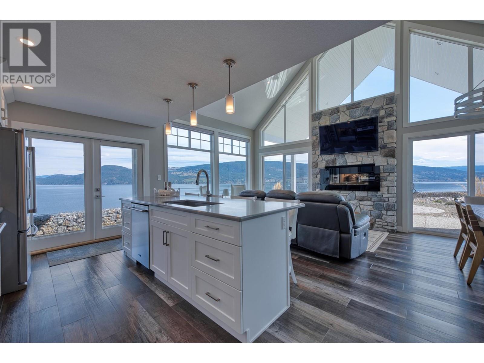 275 7022 Barcelona Drive, Kelowna