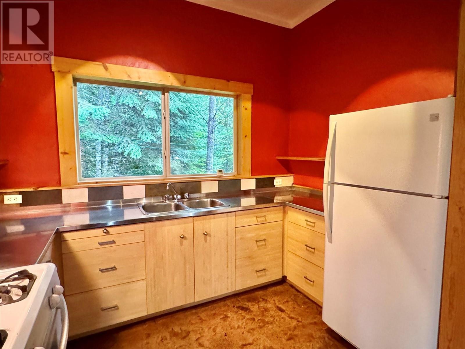 Photo 11 of 6610 6 Highway, Ymir BC
