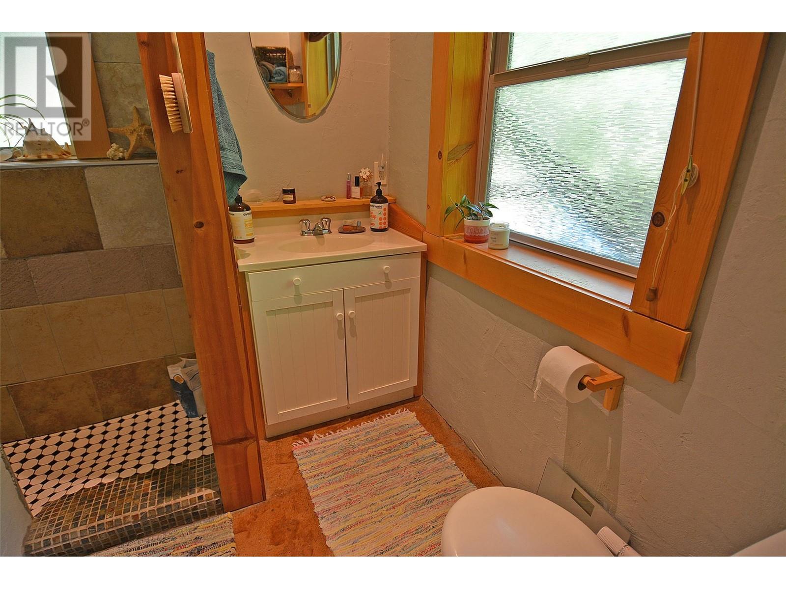 Photo 25 of 6610 6 Highway, Ymir BC