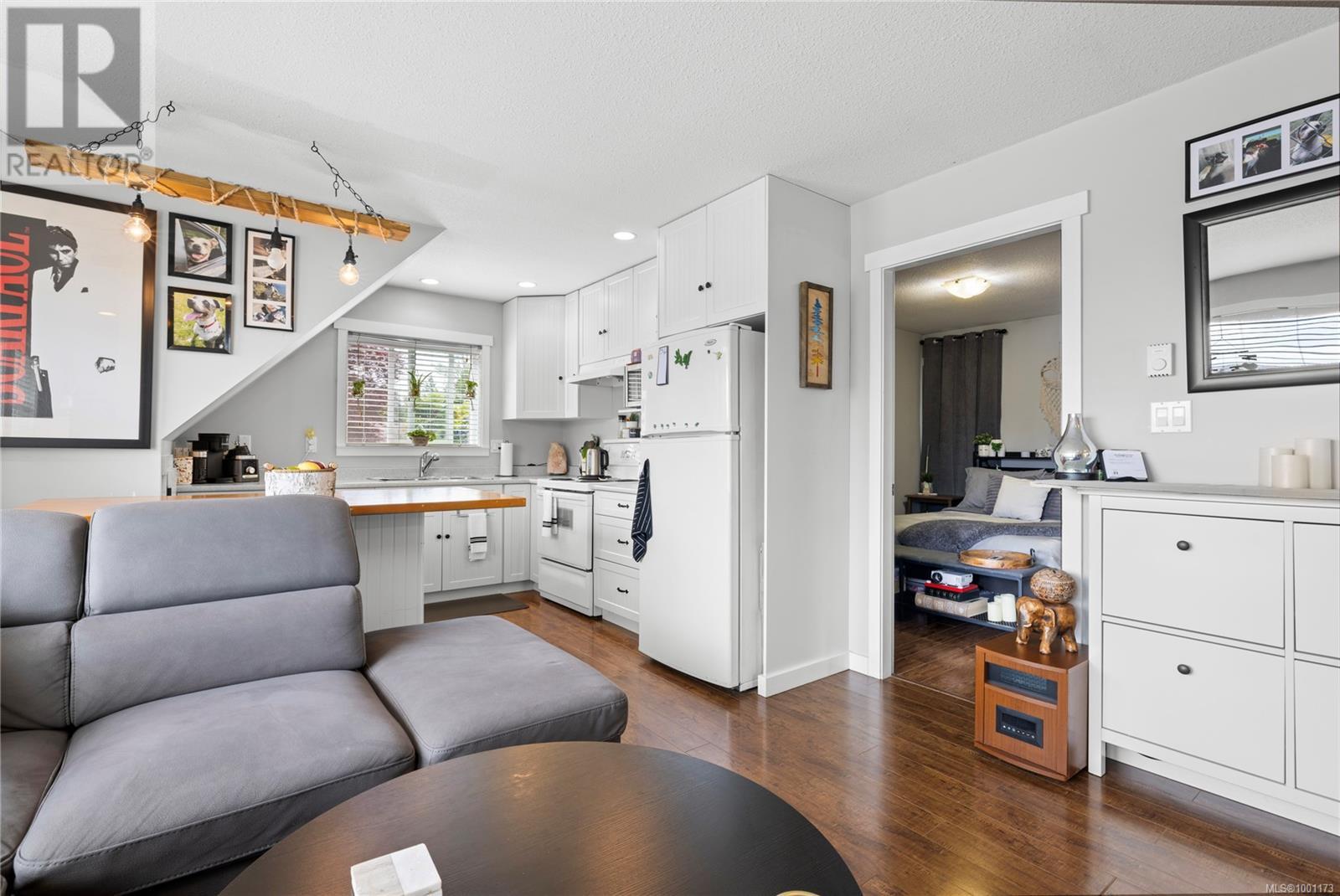 174 Stanford Ave E, Parksville real estate listing 1001173