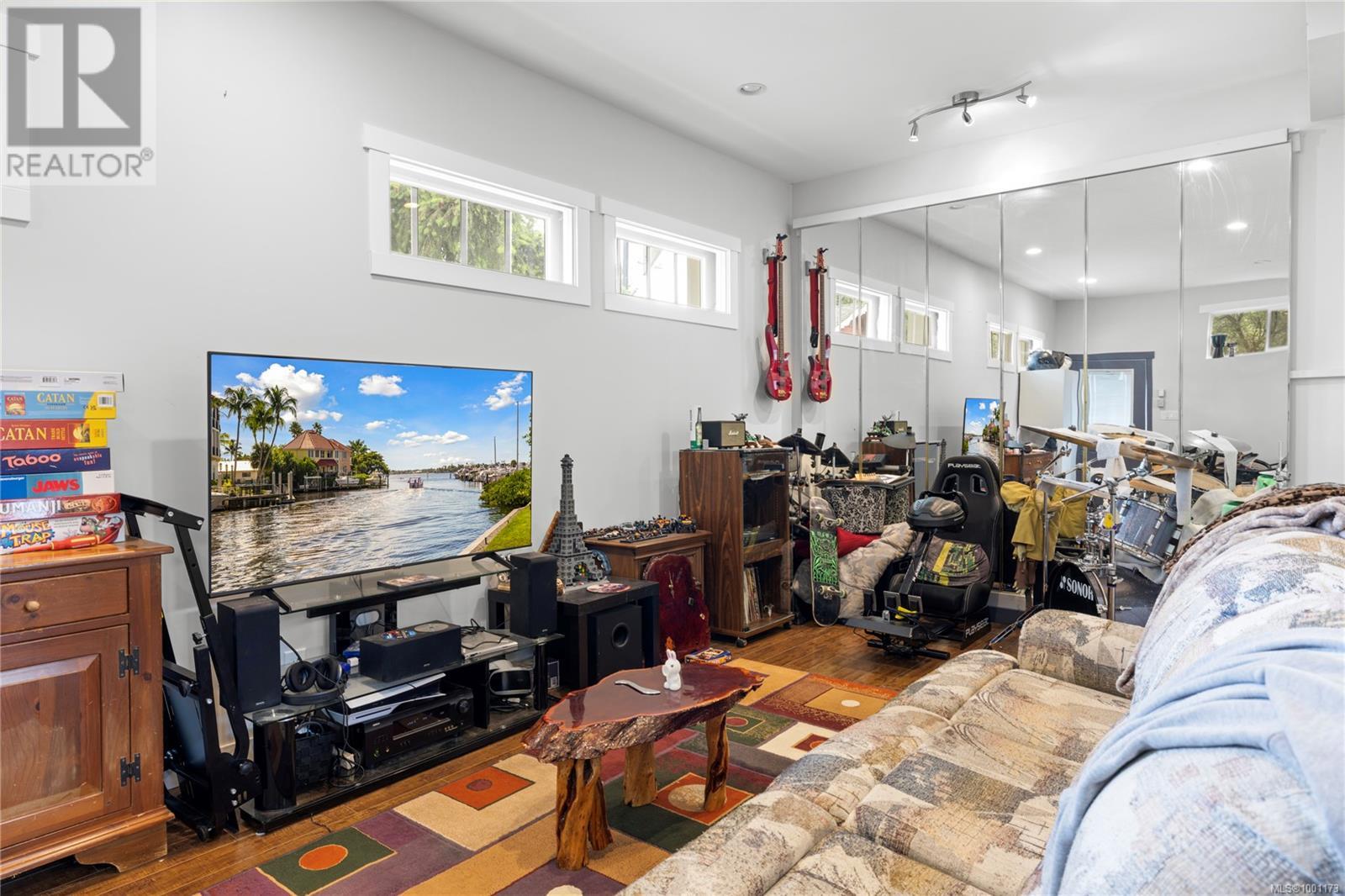 174 Stanford Ave E, Parksville real estate listing 1001173