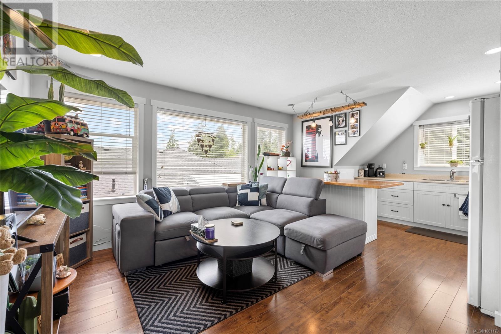 174 Stanford Ave E, Parksville real estate listing 1001173