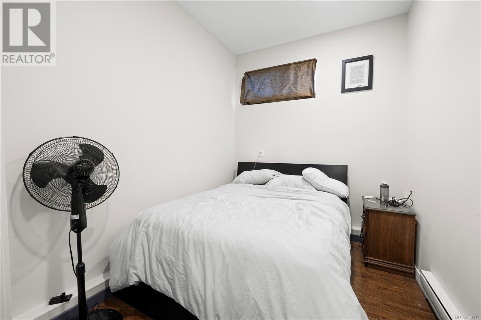 174 Stanford Ave E, Parksville real estate listing 1001173