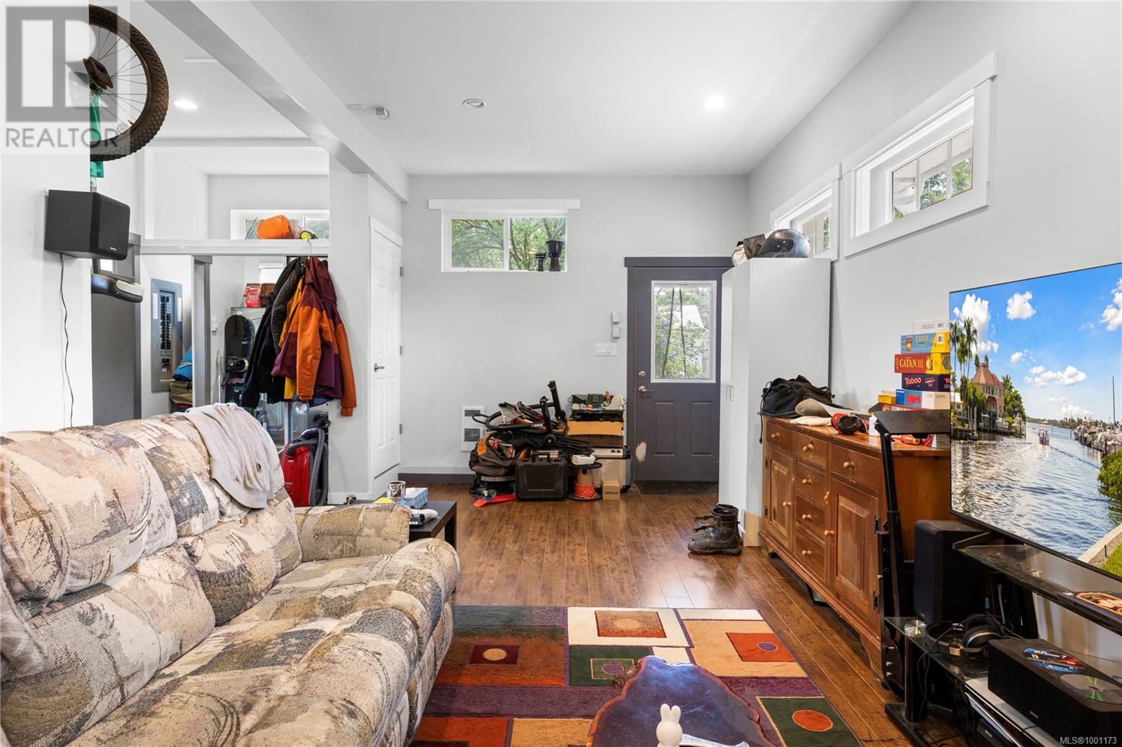 174 Stanford Ave E, Parksville real estate listing 1001173
