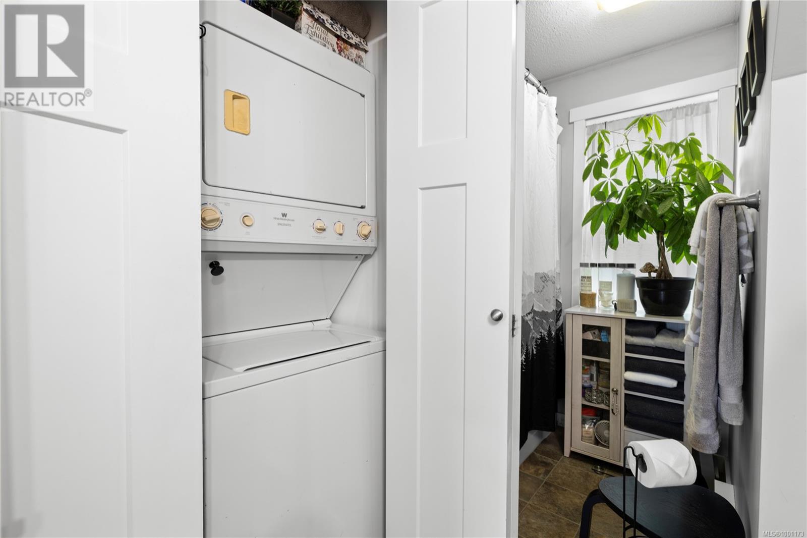 174 Stanford Ave E, Parksville real estate listing 1001173