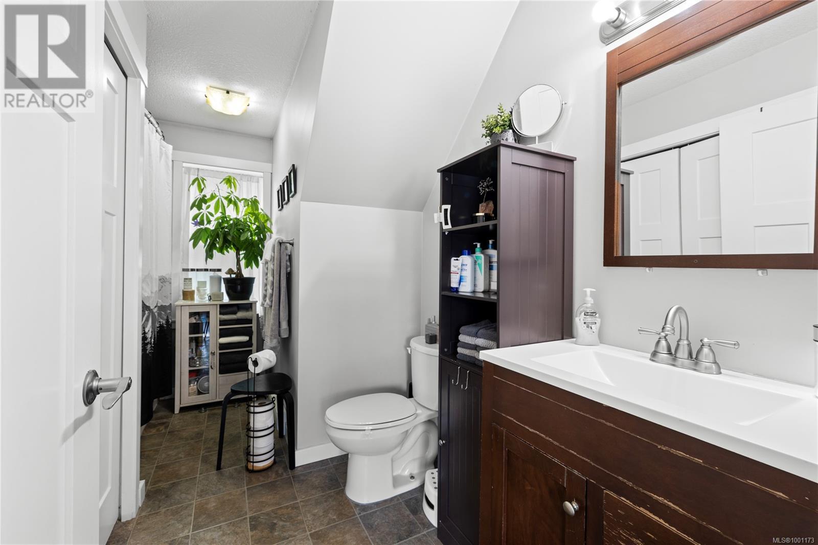 174 Stanford Ave E, Parksville real estate listing 1001173