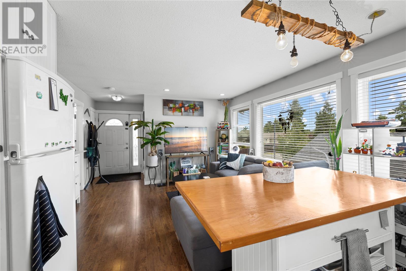 174 Stanford Ave E, Parksville real estate listing 1001173