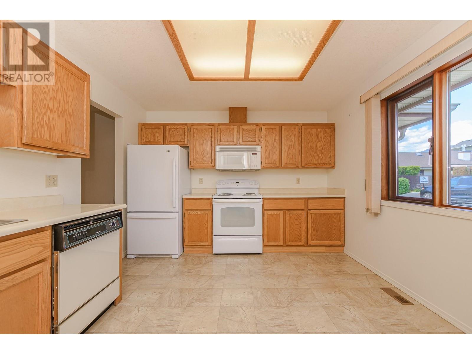 10 151 8 Avenue Southwest, Salmon Arm