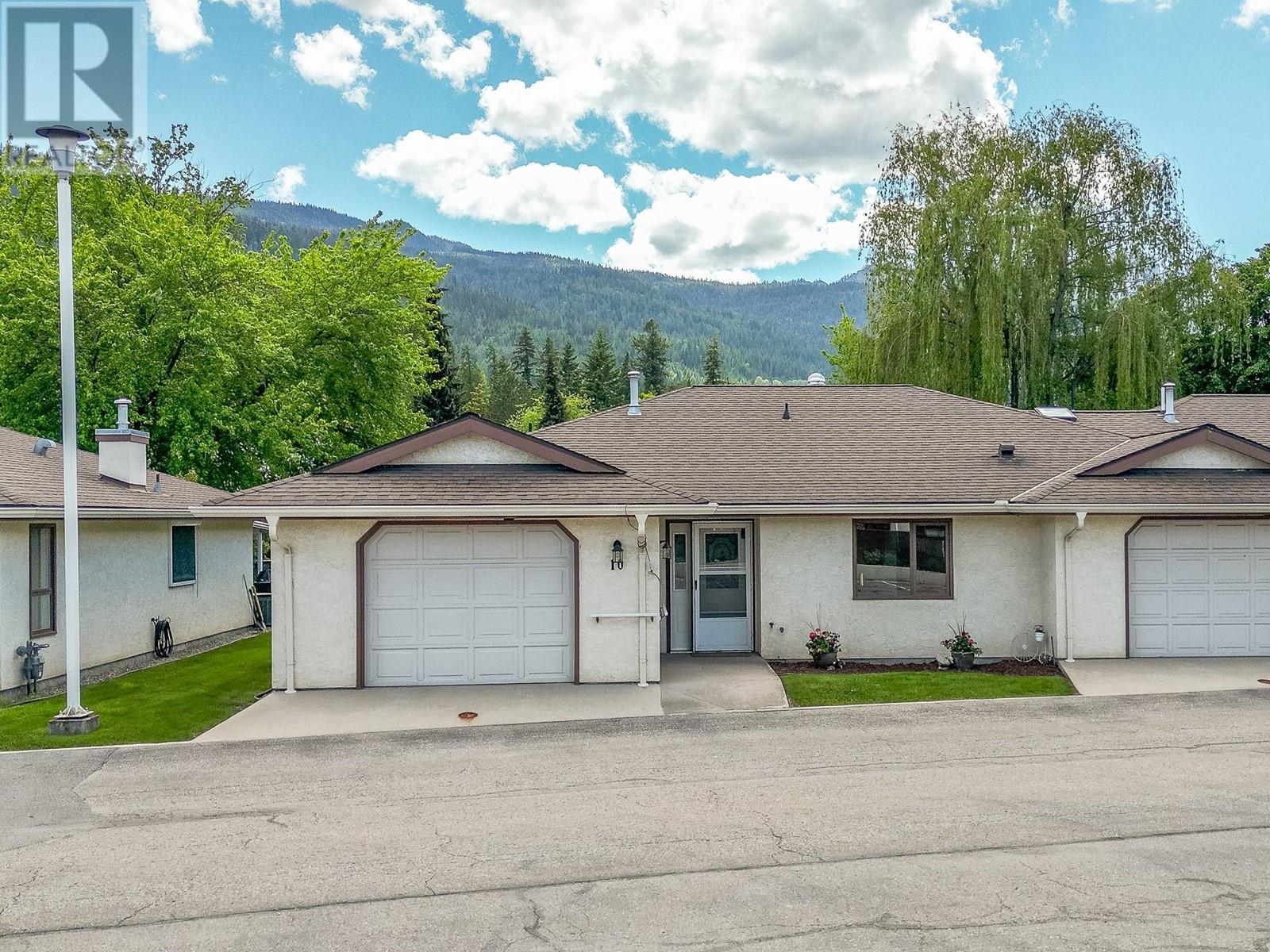 10 151 8 Avenue Southwest, Salmon Arm