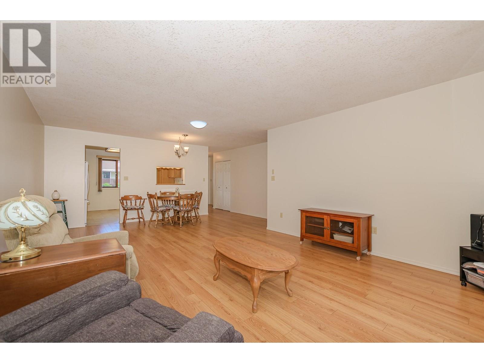 10 151 8 Avenue Southwest, Salmon Arm