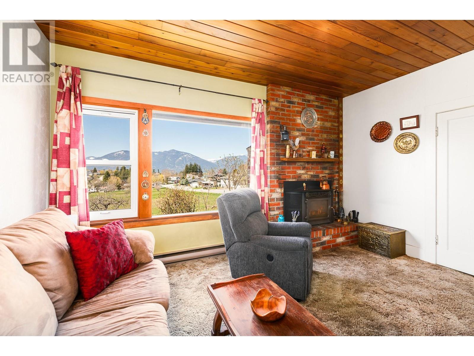 1843 McLaren Street, Creston
