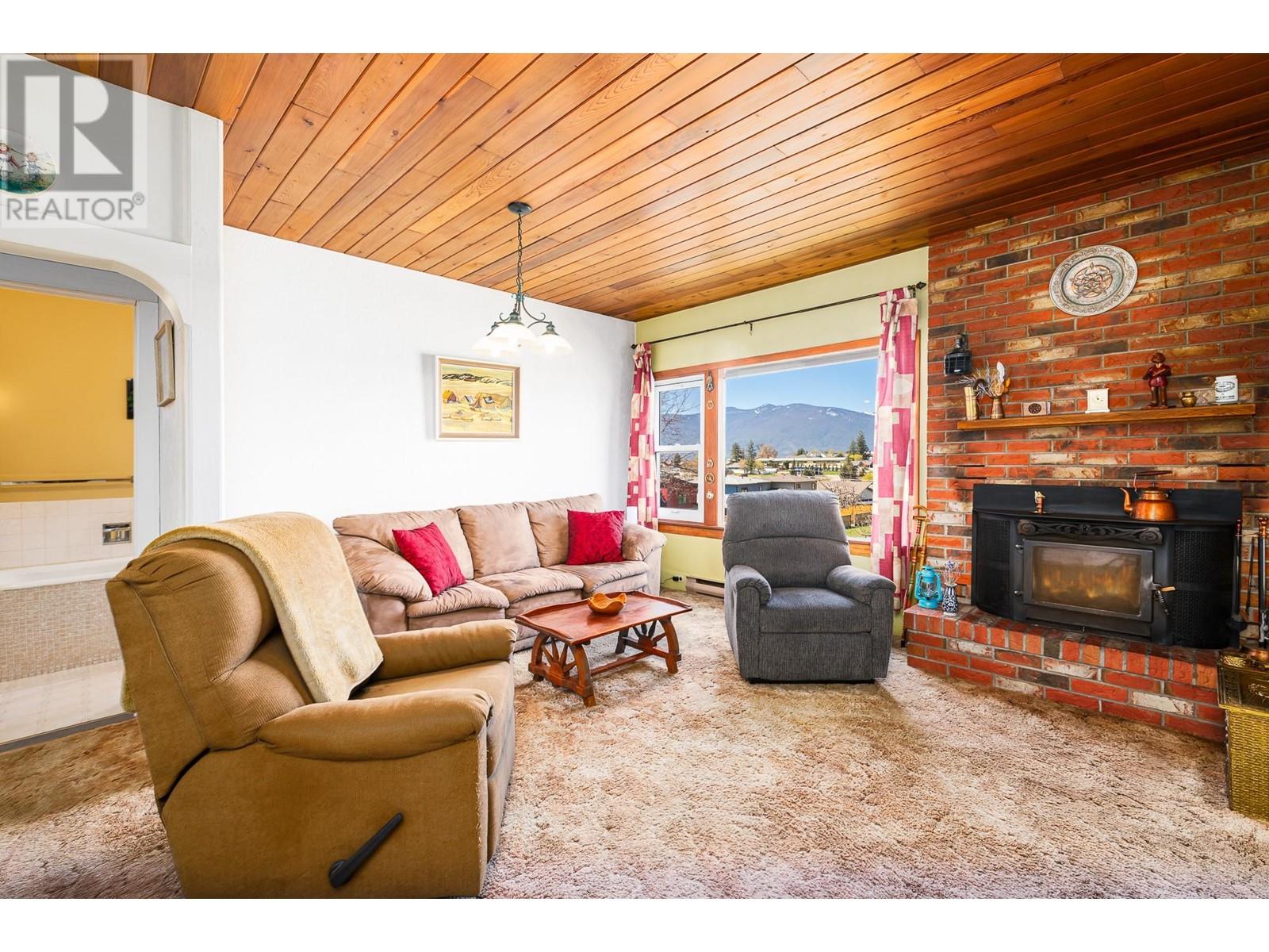1843 McLaren Street, Creston